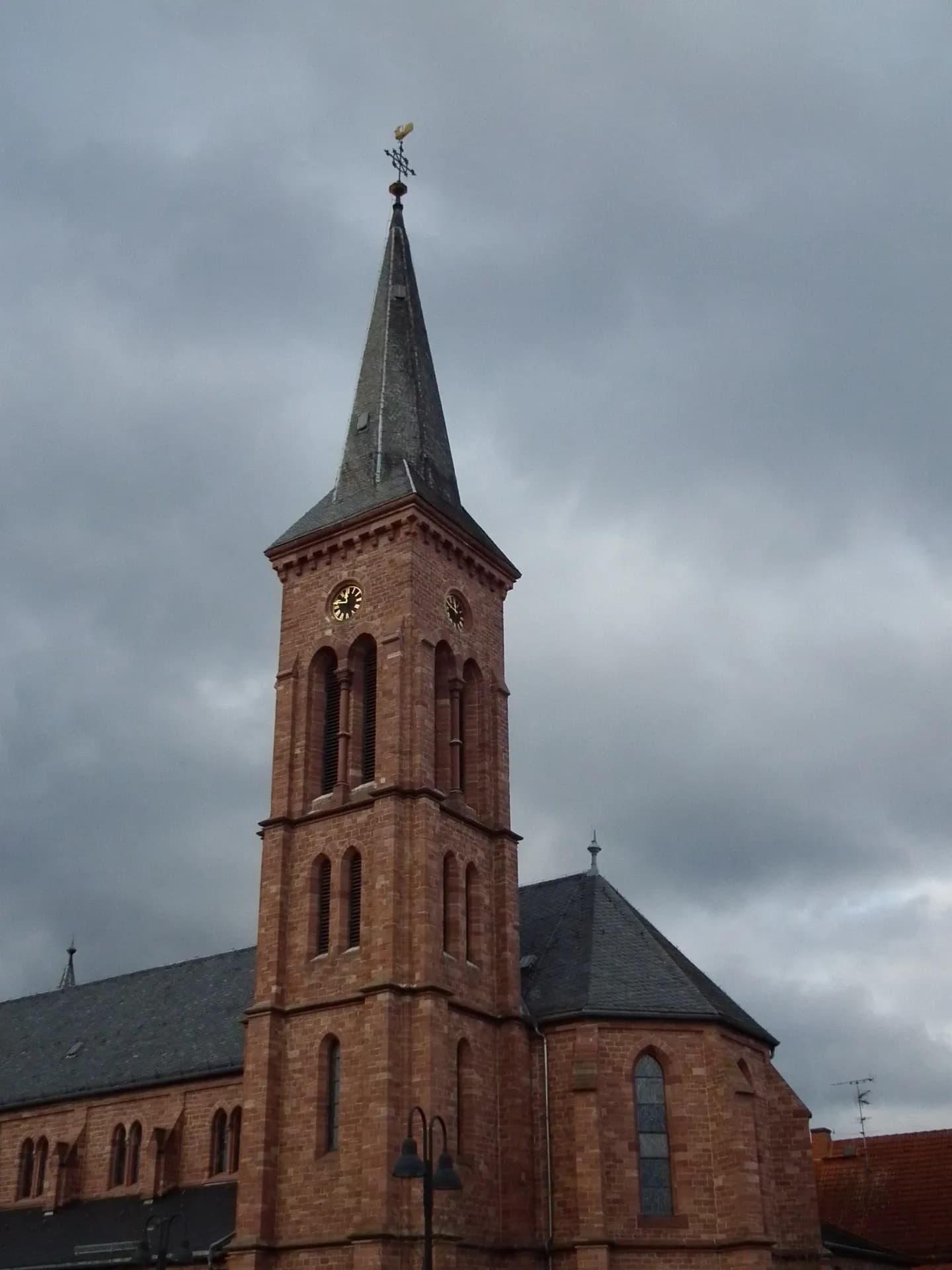 Kirchturm von St. Nikolaus in Rodgau-Jügesheim