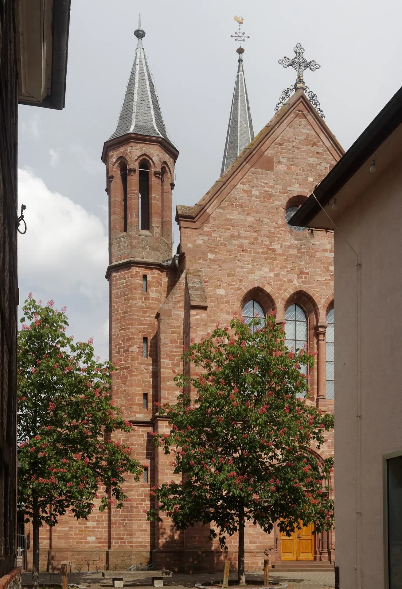 Türme von St. Nikolaus in Rodgau-Jügesheim