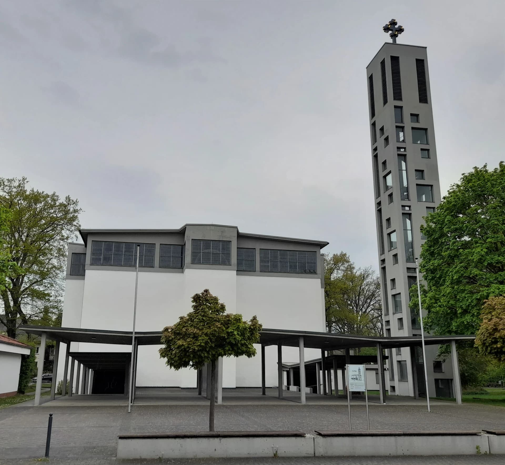 Katholische Kirche St. Pius im Obertshausener Stadtteil Hausen