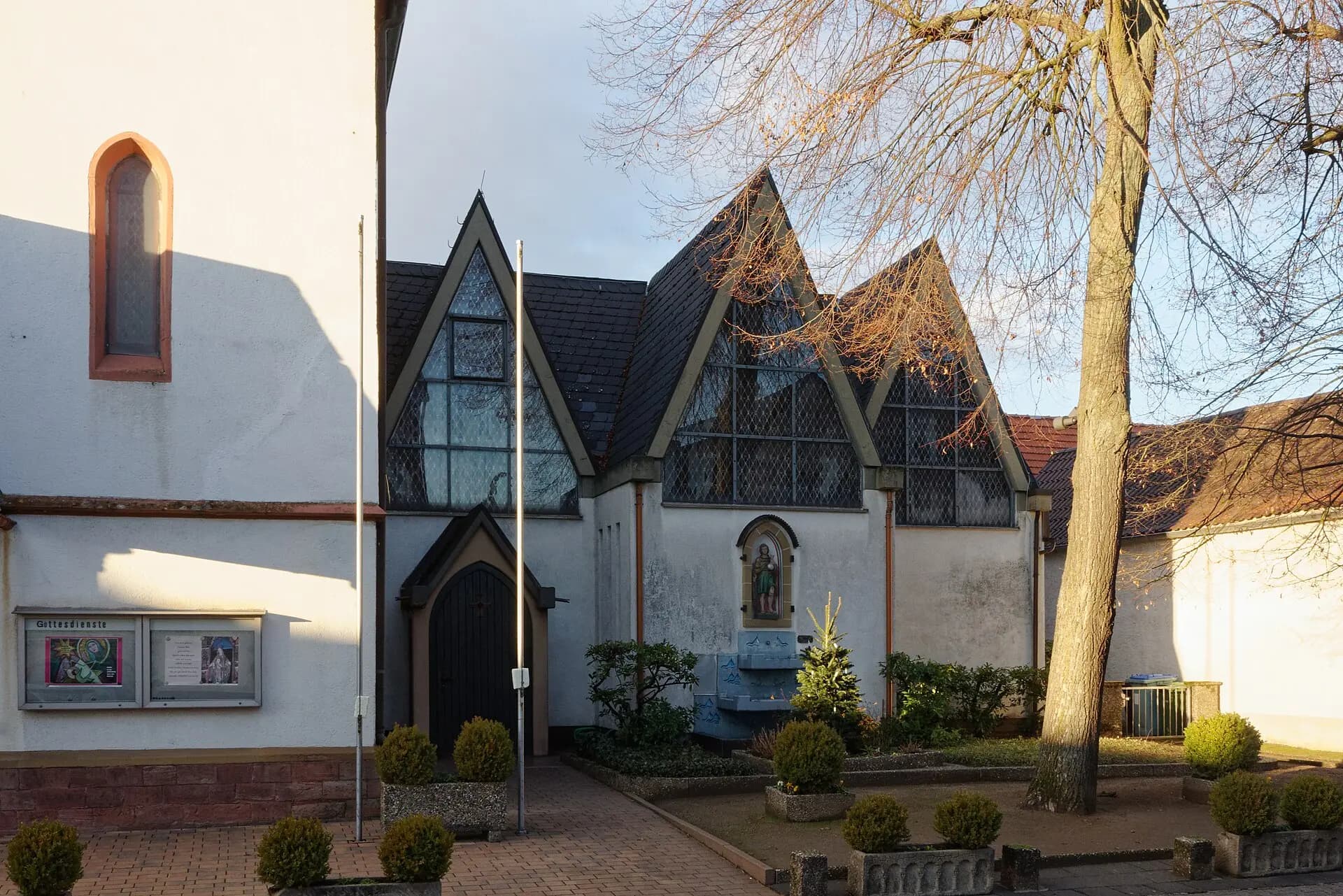 Seitlicher Anbau der Kirche St. Rochus in Rodgau-Hainhausen