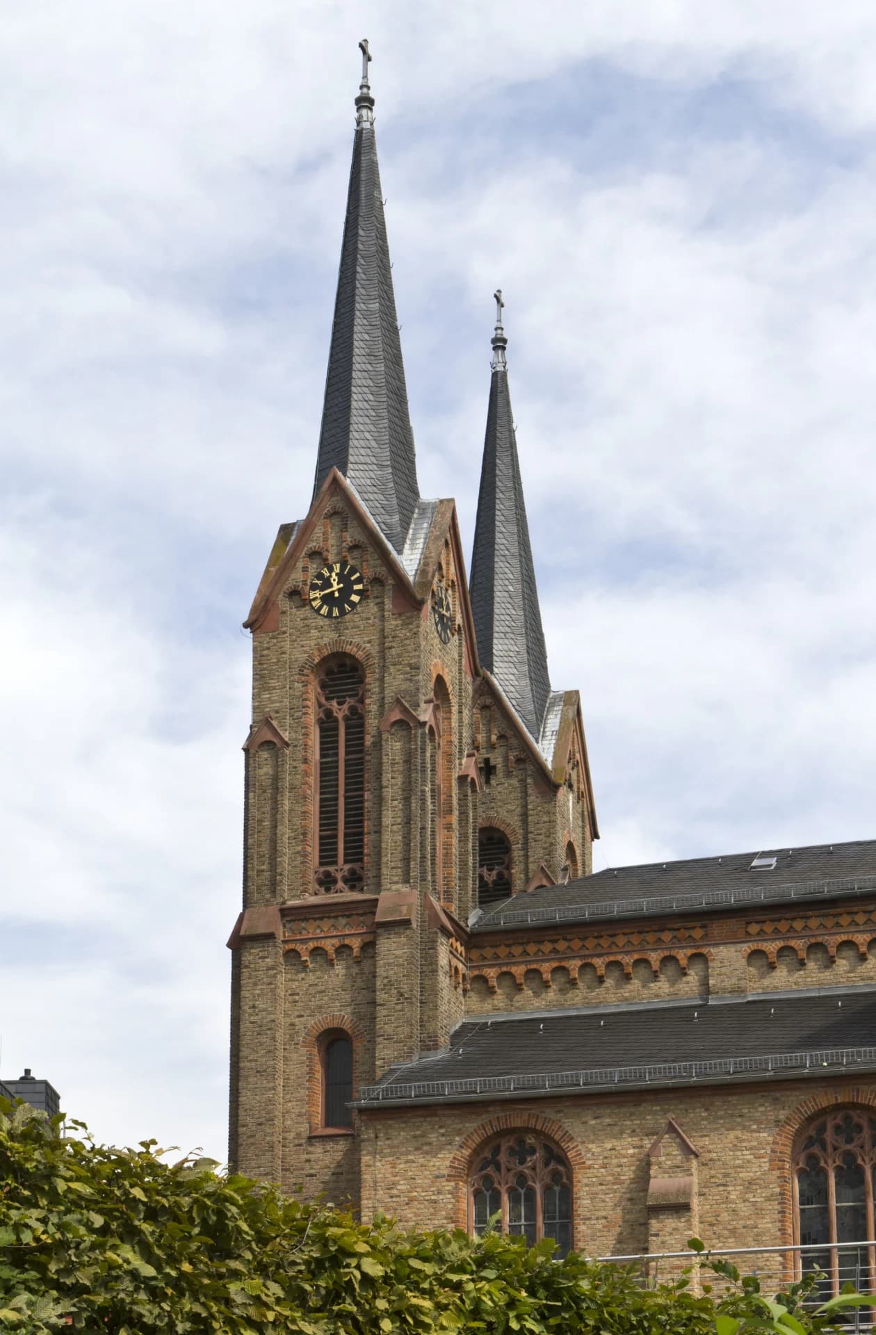 Türme der Pfarrkirche St. Vitus in Kriftel