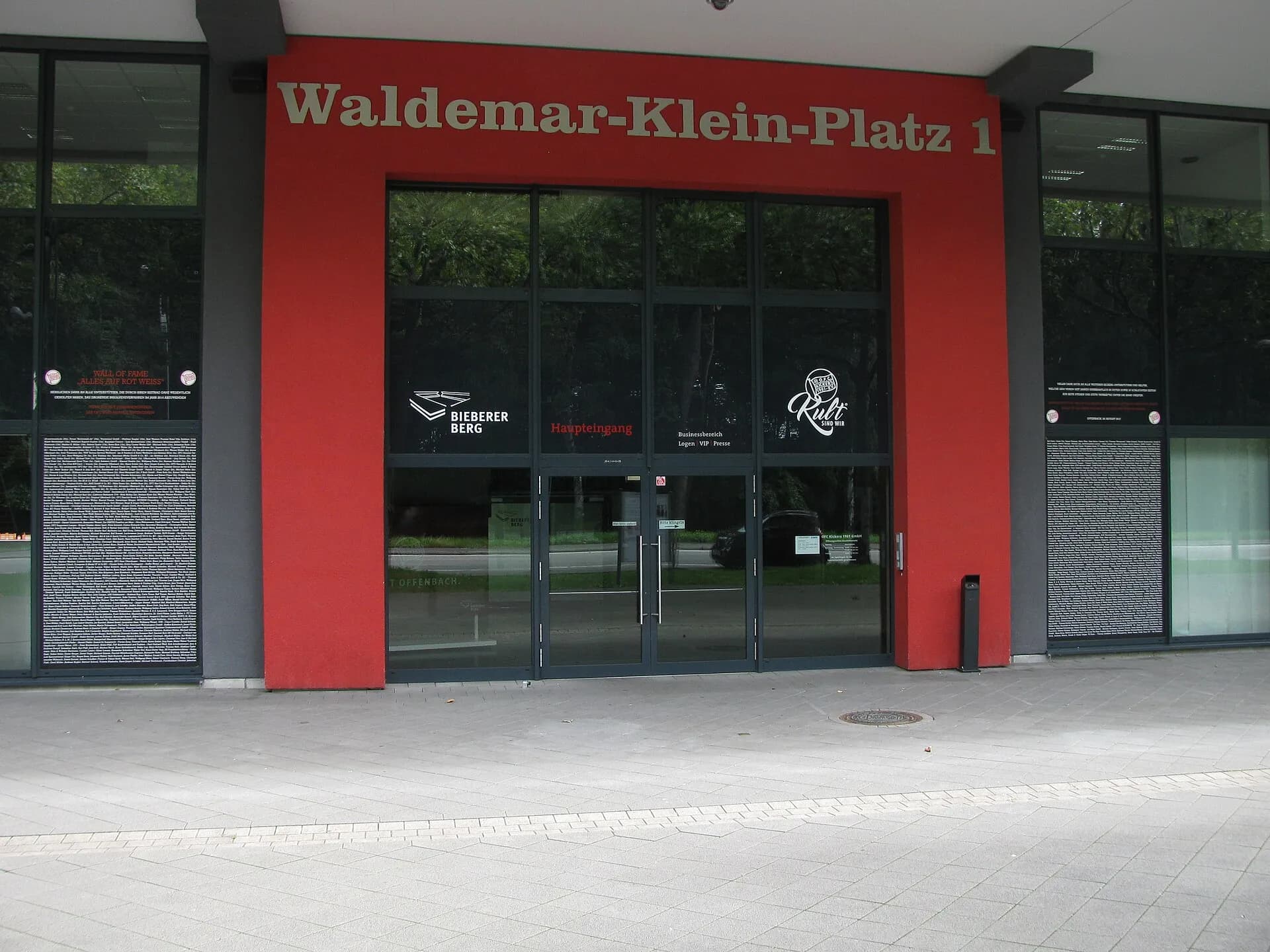 Stadionzugang am Waldemar-Klein-Platz am Bieberer Berg in Offenbach