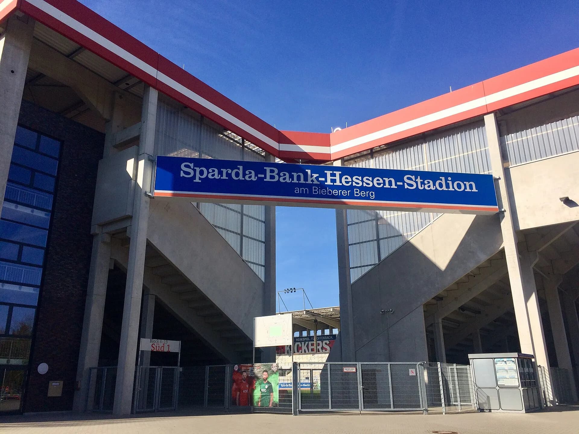 Eingangsbereich des Stadions am Bieberer Berg in Offenbach