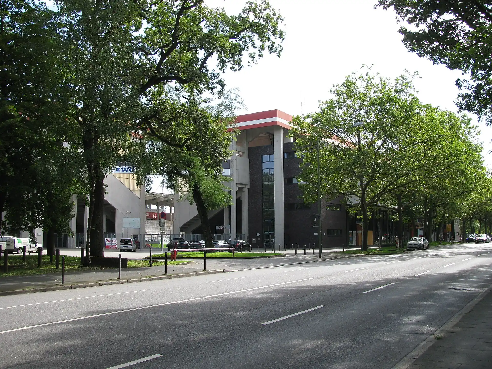 Straßenansicht am Stadion am Bieberer Berg in Offenbach