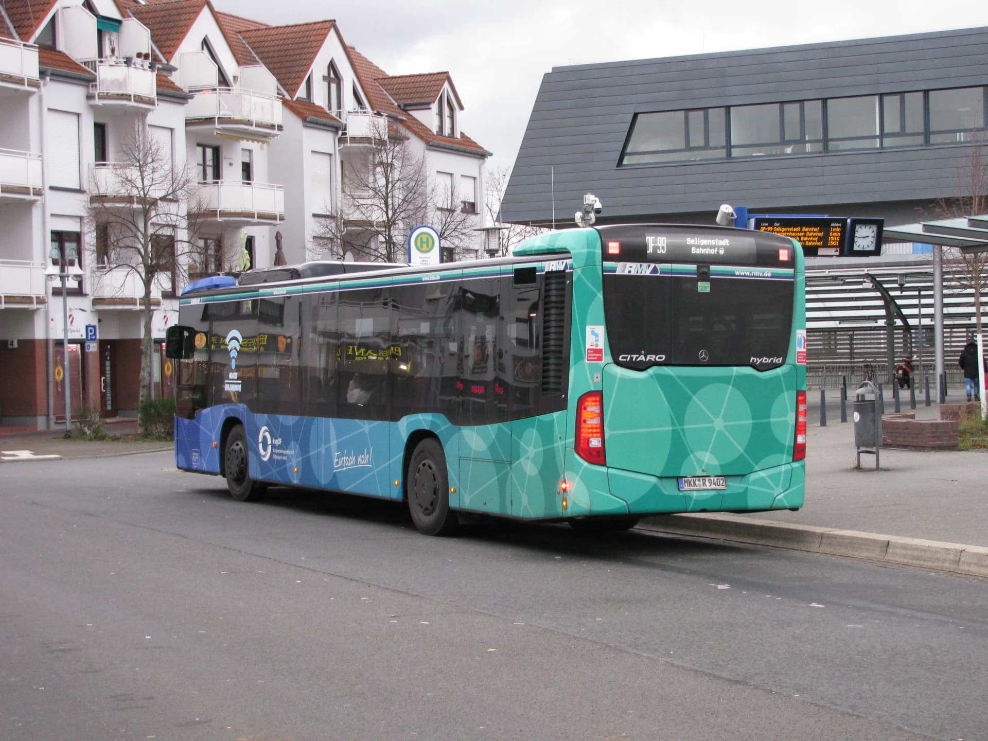 Stadtbus am Bahnhof Dietzenbach-Mitte