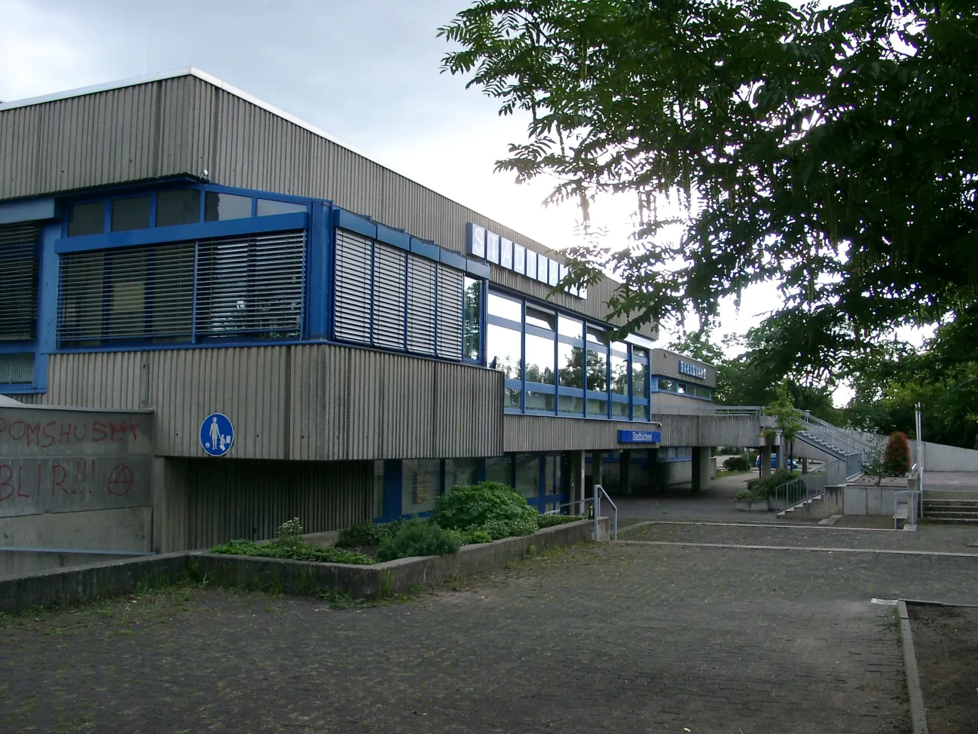 Stadthalle mit Hallenbad in Langen