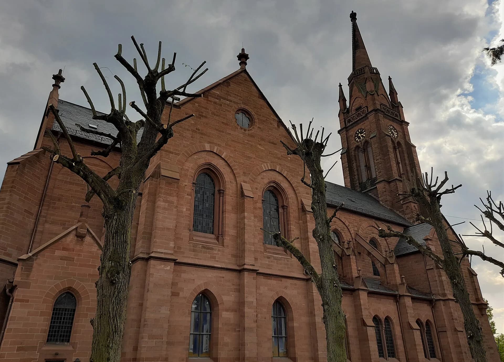 Evangelische Stadtkirche in Langen von Norden
