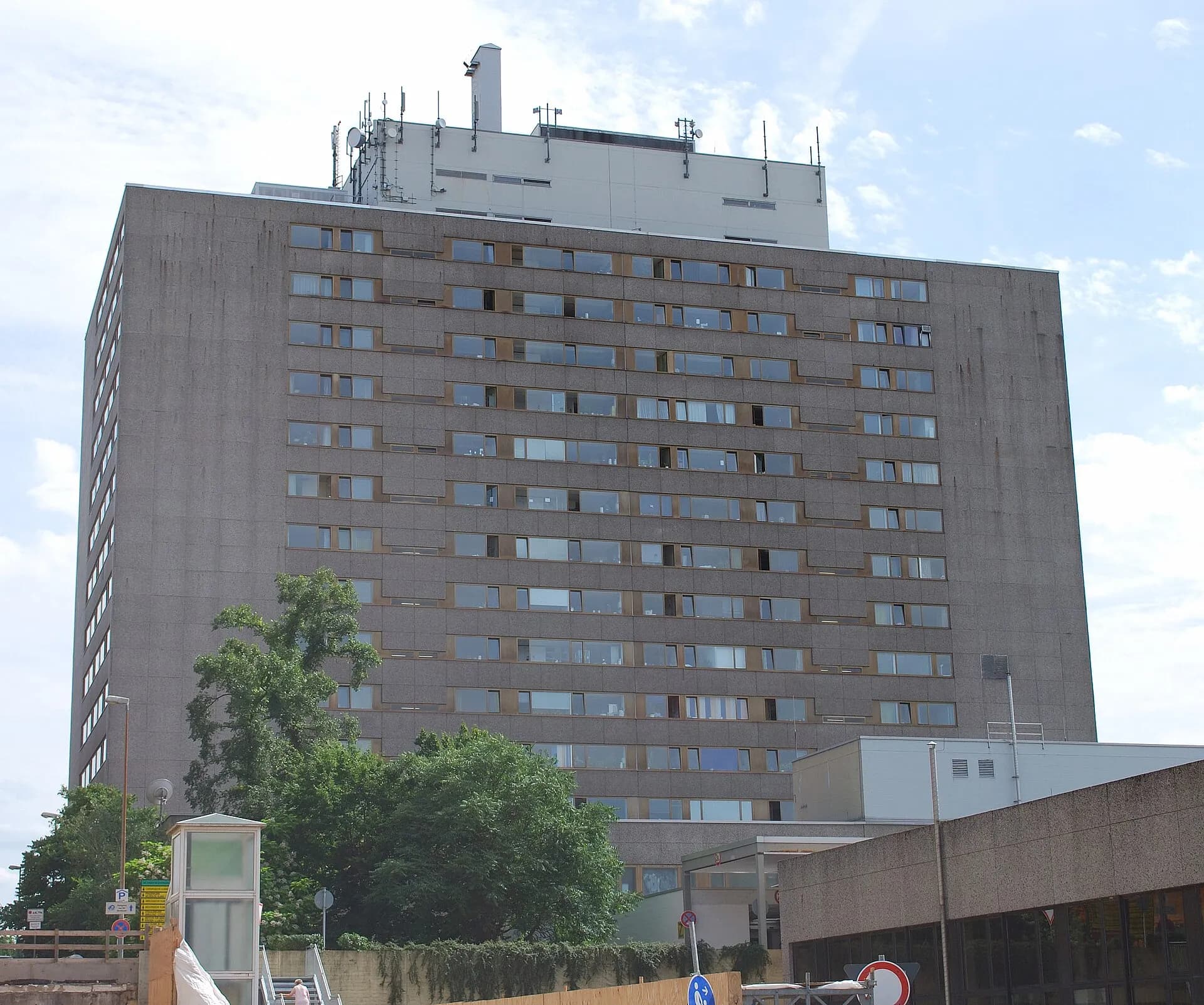 Bettenhochhaus des Stadtkrankenhauses in Offenbach