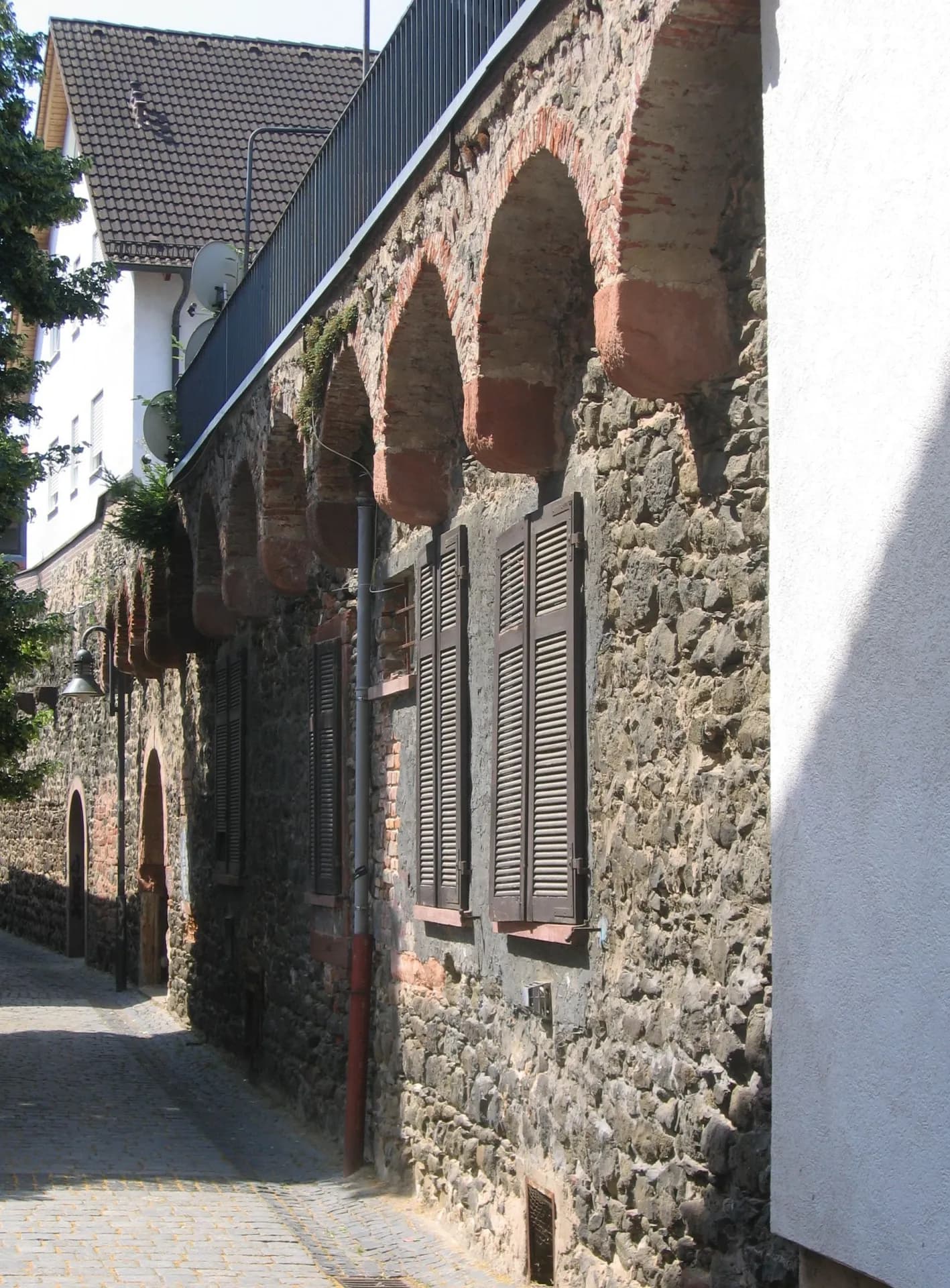 Gasse entlang der alten Stadtmauer in Hanau