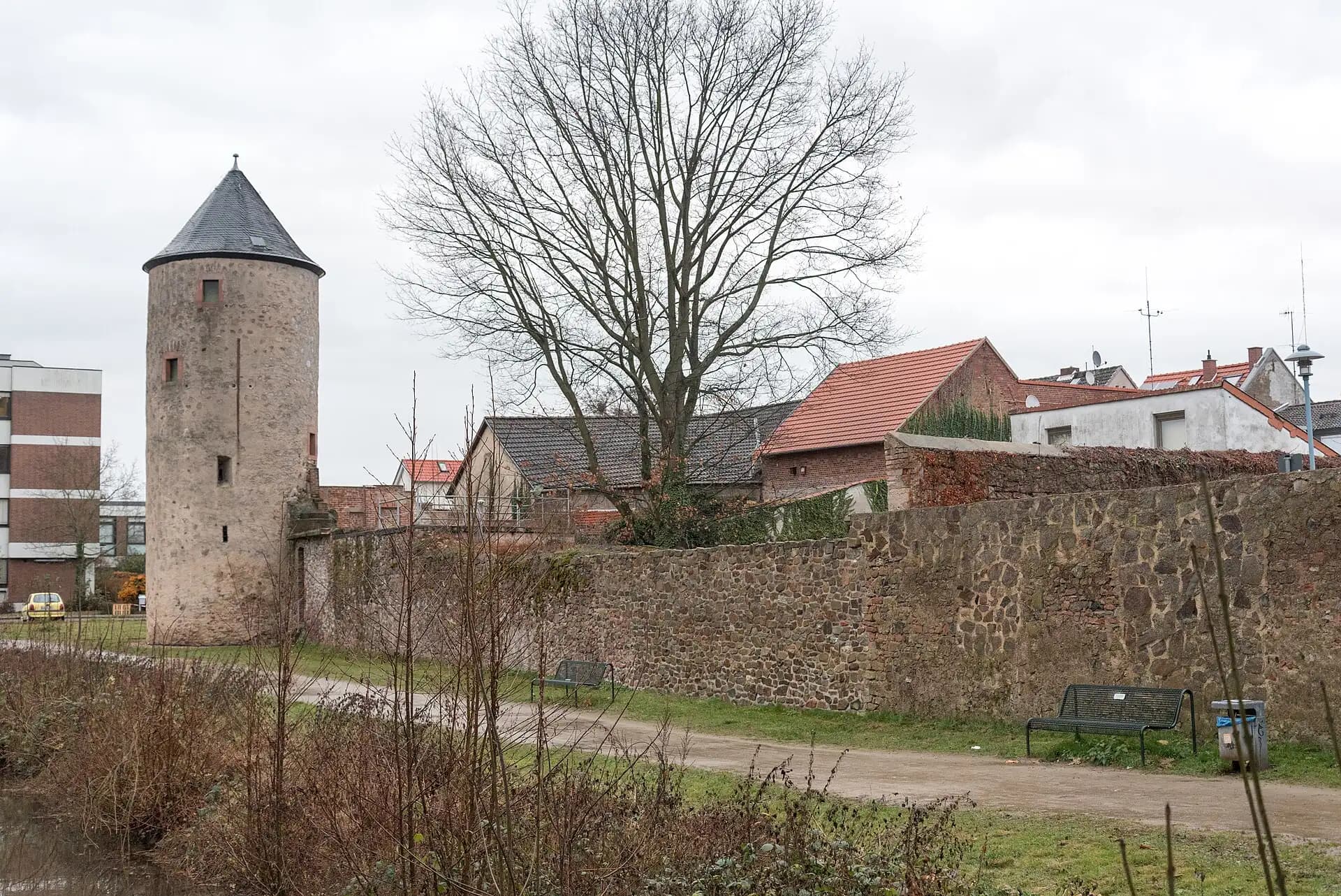 Mühlturm und Stadtmauerpartie in Dieburg
