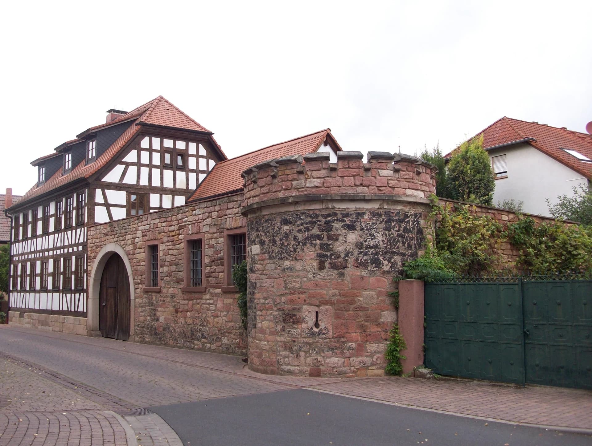 Rest der Ortsbefestigung mit Wehrturm in Kleinwallstadt