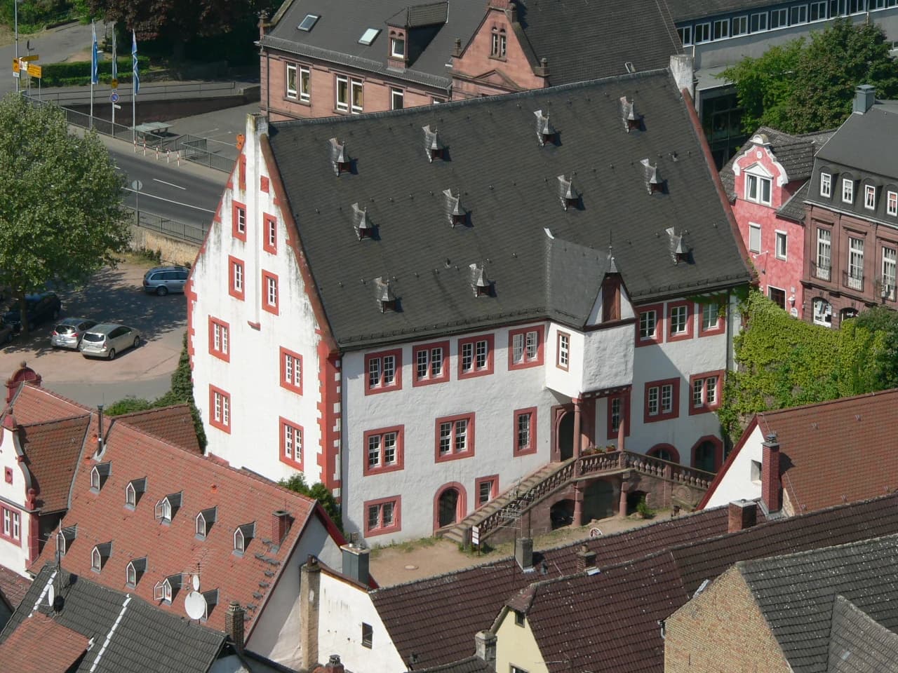 Stadtschloss aus der Vogelperspektive in Klingenberg am Main