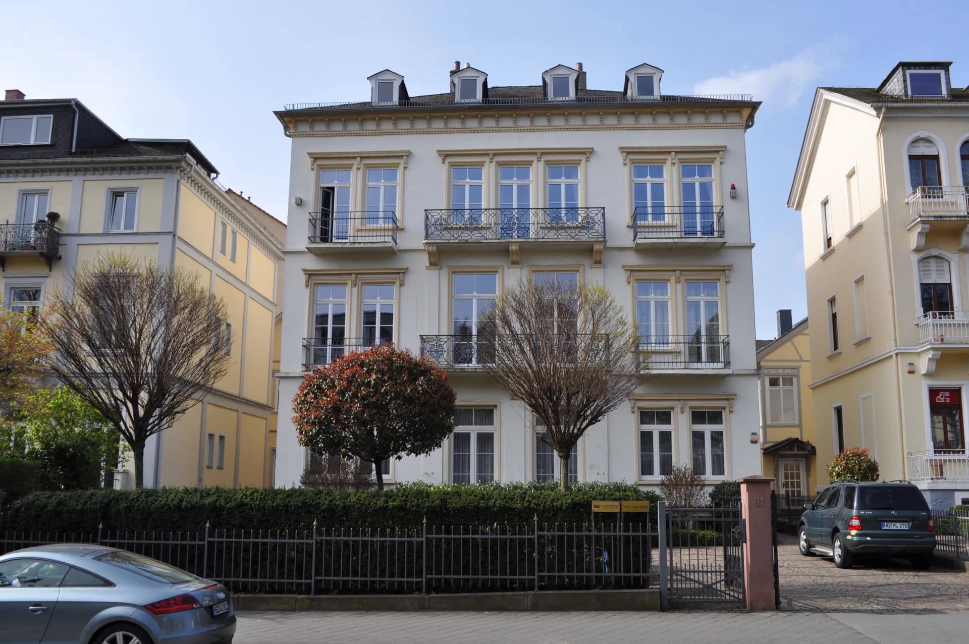 Stadtvilla mit Vorgarten an der Kaiser-Friedrich-Promenade in Bad Homburg