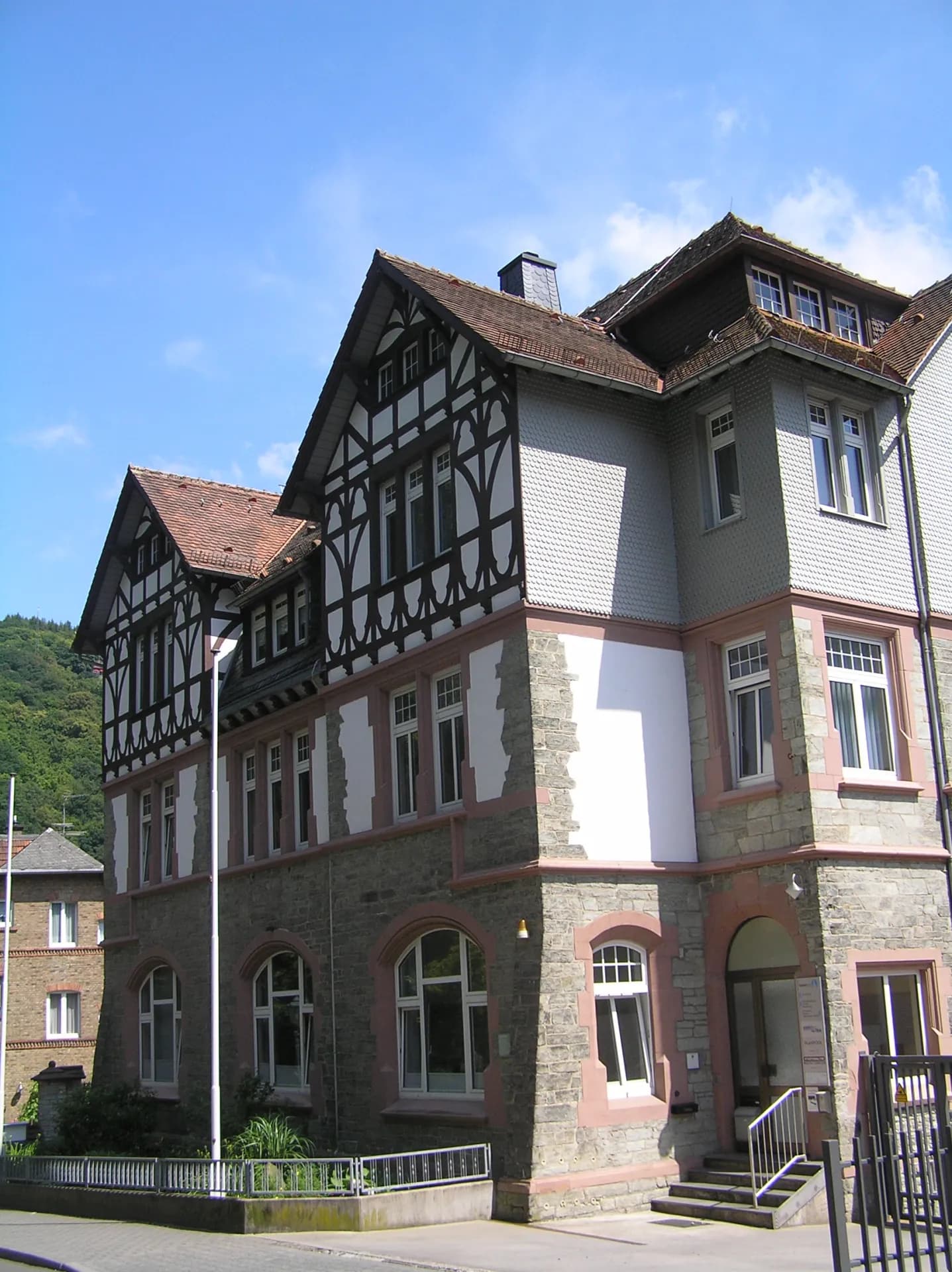 Altbau der Stanniolfabrik in der Talsohle von Eppstein