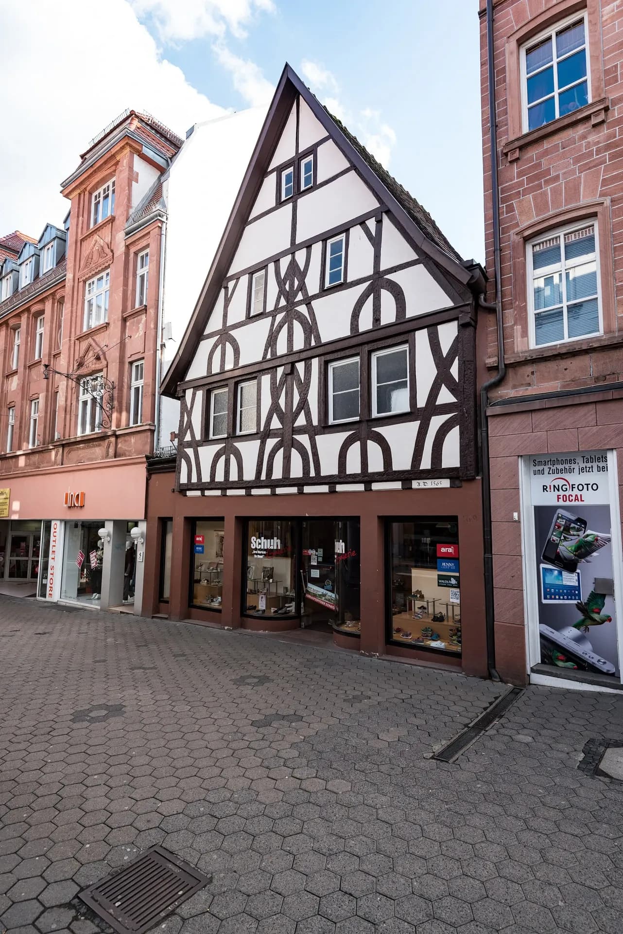 Zierfachwerkhaus in der Steingasse 9 in Aschaffenburg