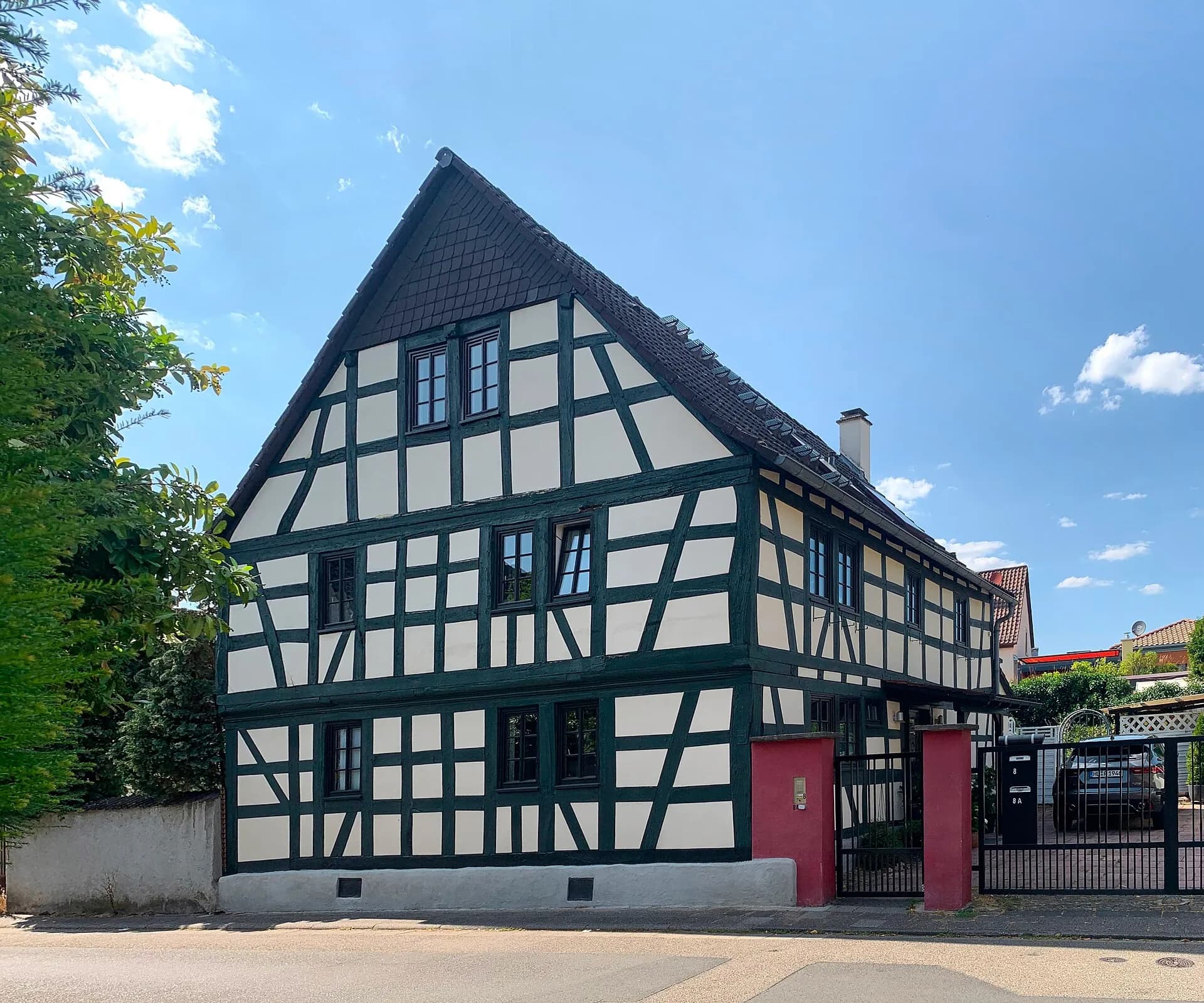 Schwarz-weißes Fachwerkhaus Zur Bleiche in Hanau-Steinheim