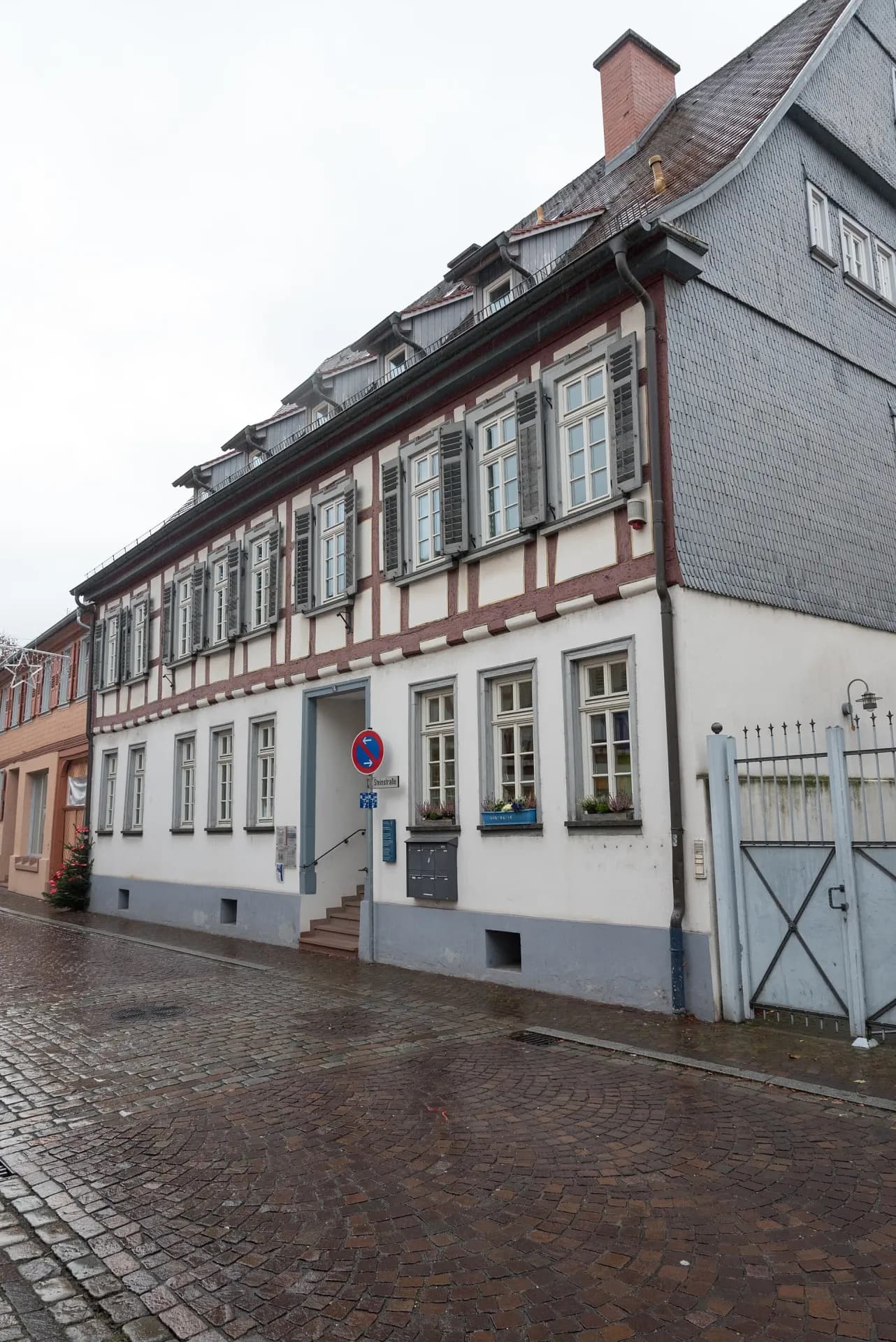 Steinstraße 14 im Straßenzug in Dieburg