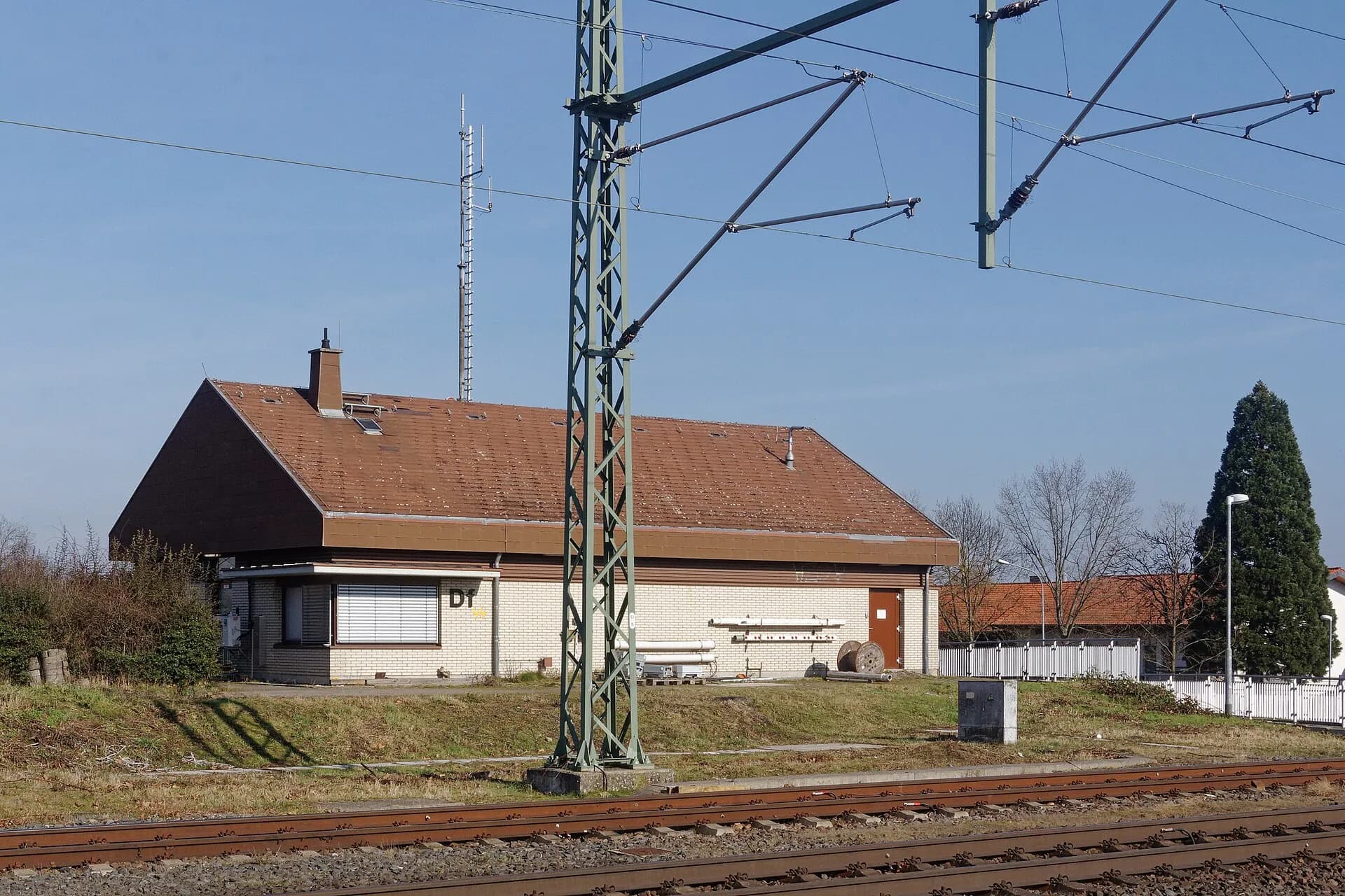 Stellwerk an den Gleisen in Dieburg