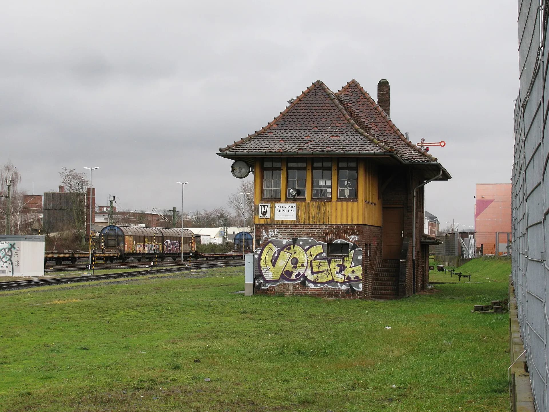 Stellwerk der Hafenbahn in Frankfurt Fechenheim