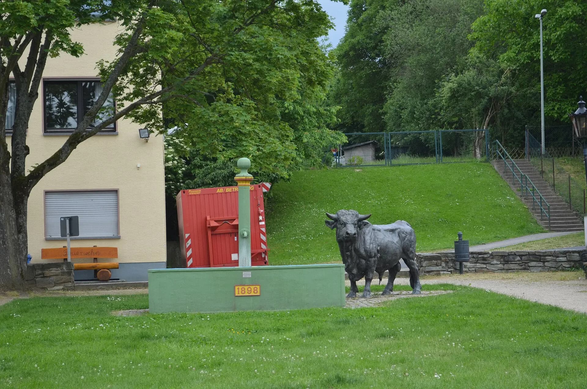 Stierplastiken am Stierbrunnen in Oberursel-Stierstadt