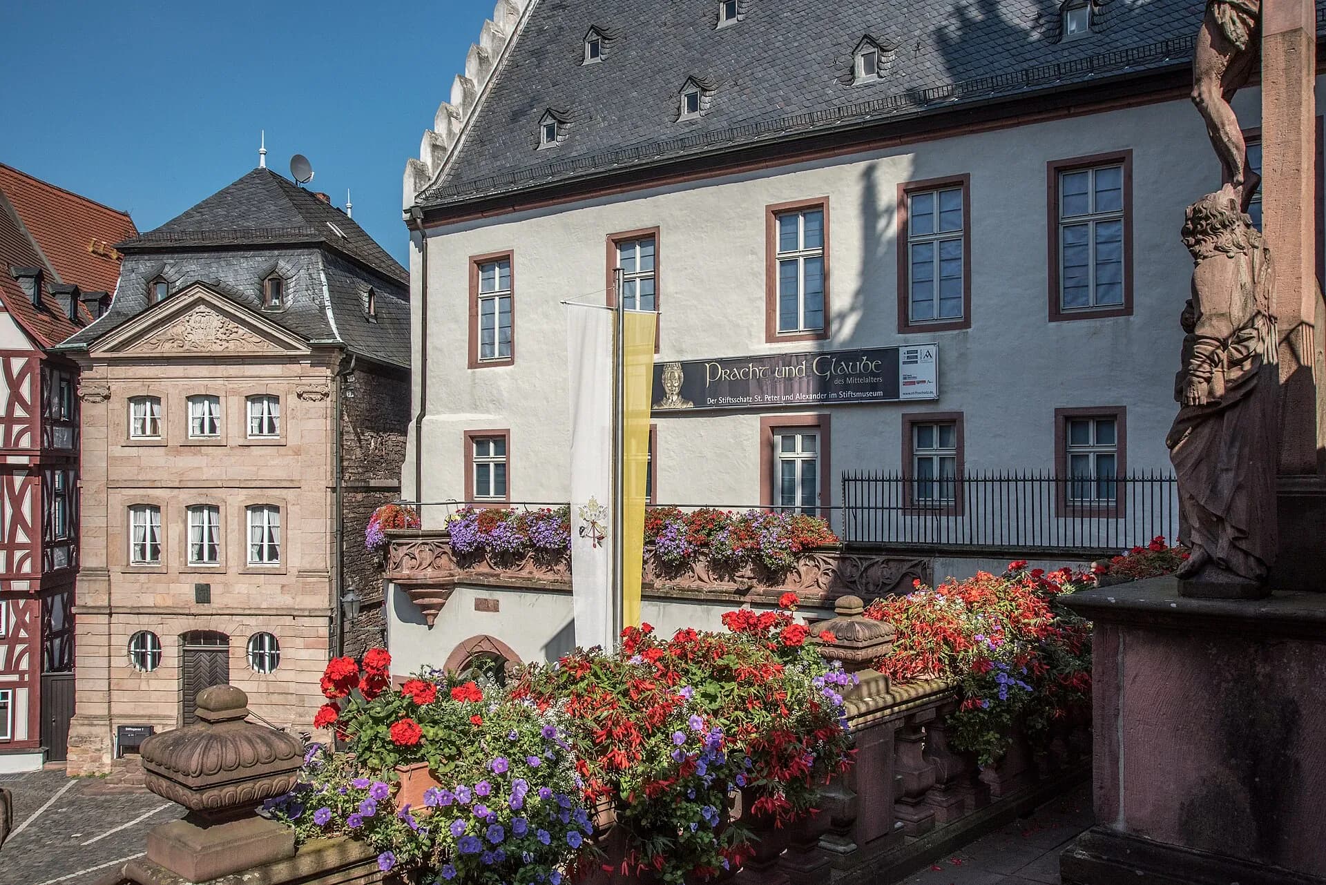 Historische Häuser in der Stiftsgasse 1 und 1a in Aschaffenburg