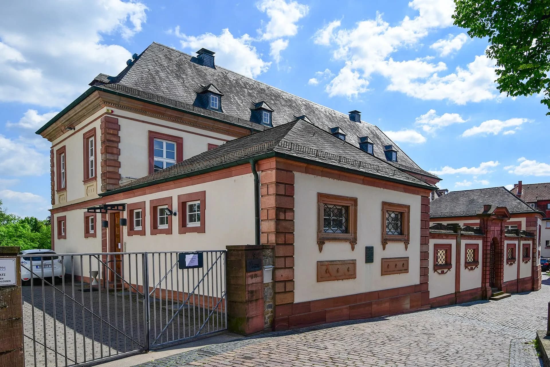 Hofseite des Barockpalais in der Stiftsgasse 9 in Aschaffenburg