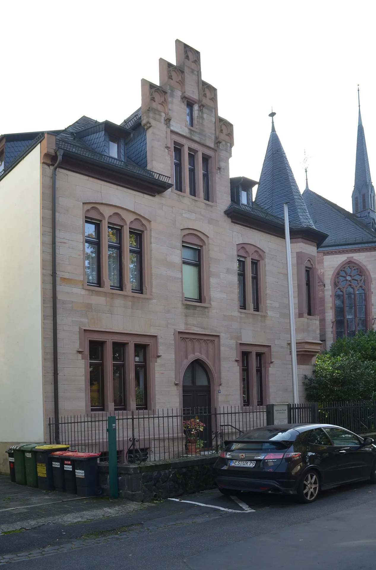 Sandsteinbau an der Stiftstraße in Offenbach-Bürgel