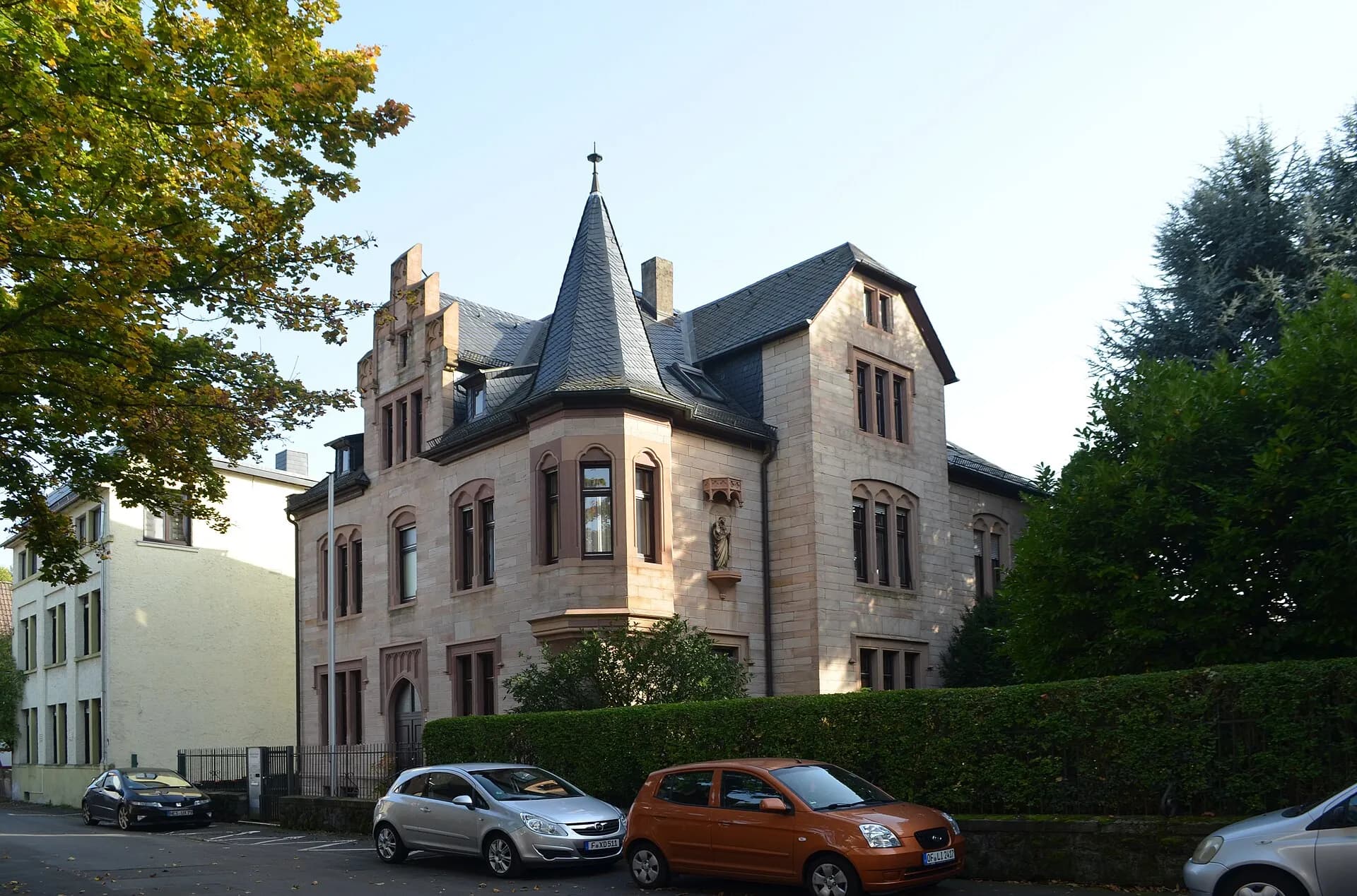 Villa mit Turm an der Stiftstraße in Offenbach-Bürgel