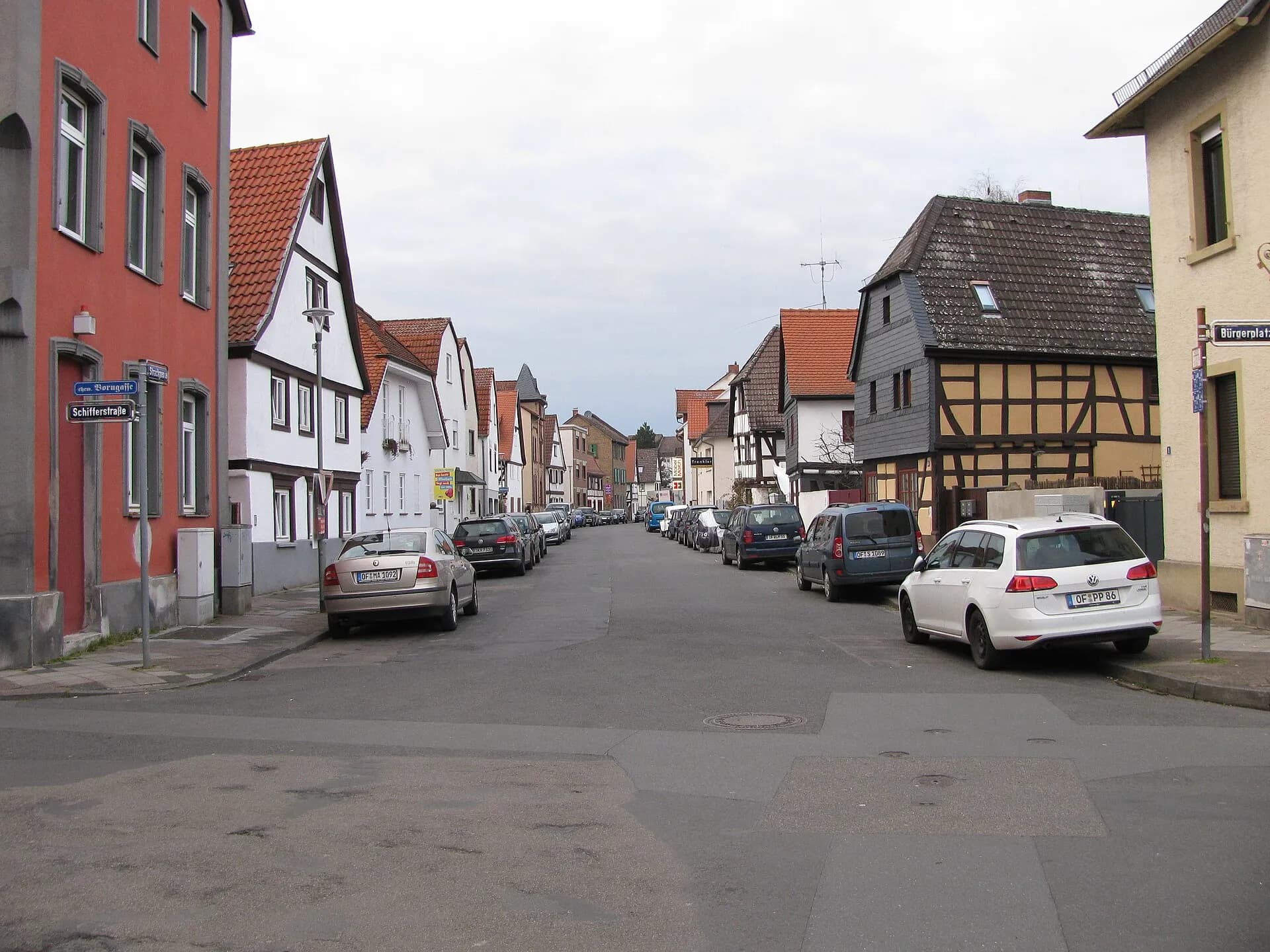 Straßenzug der Strackgasse in Offenbach-Bürgel