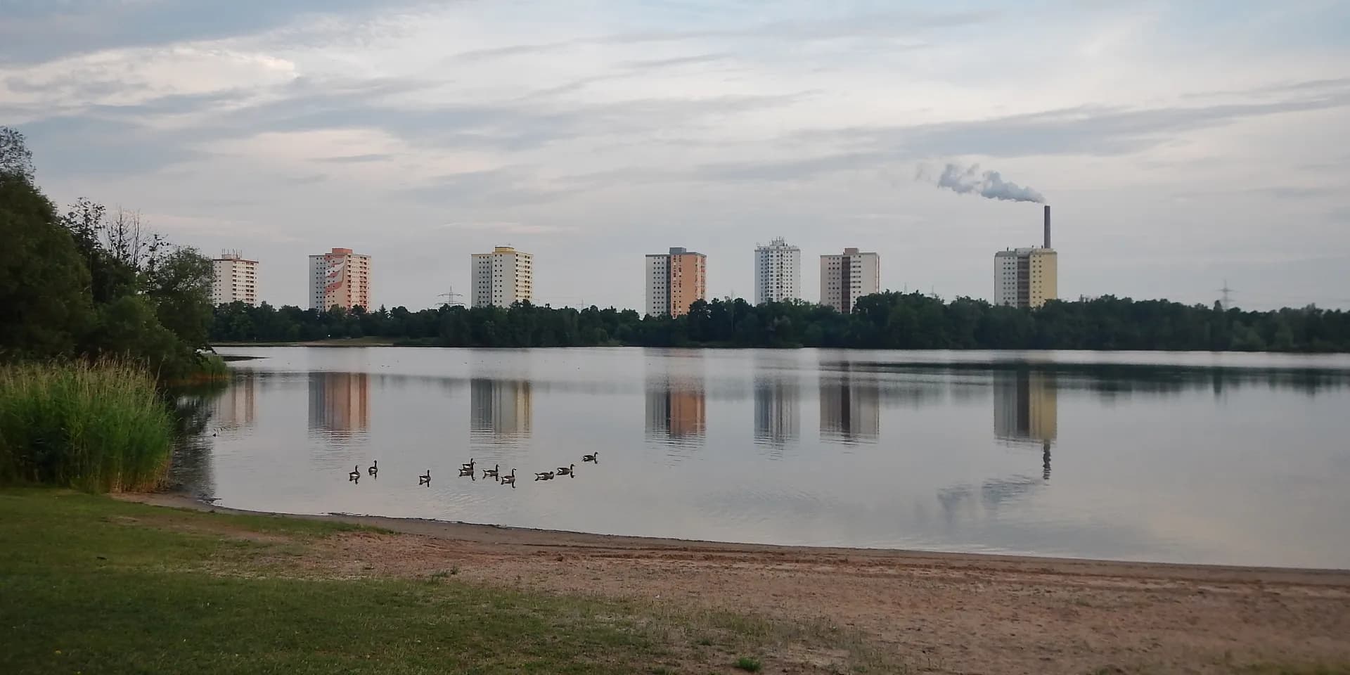 Strand am Mainparksee in Mainaschaff