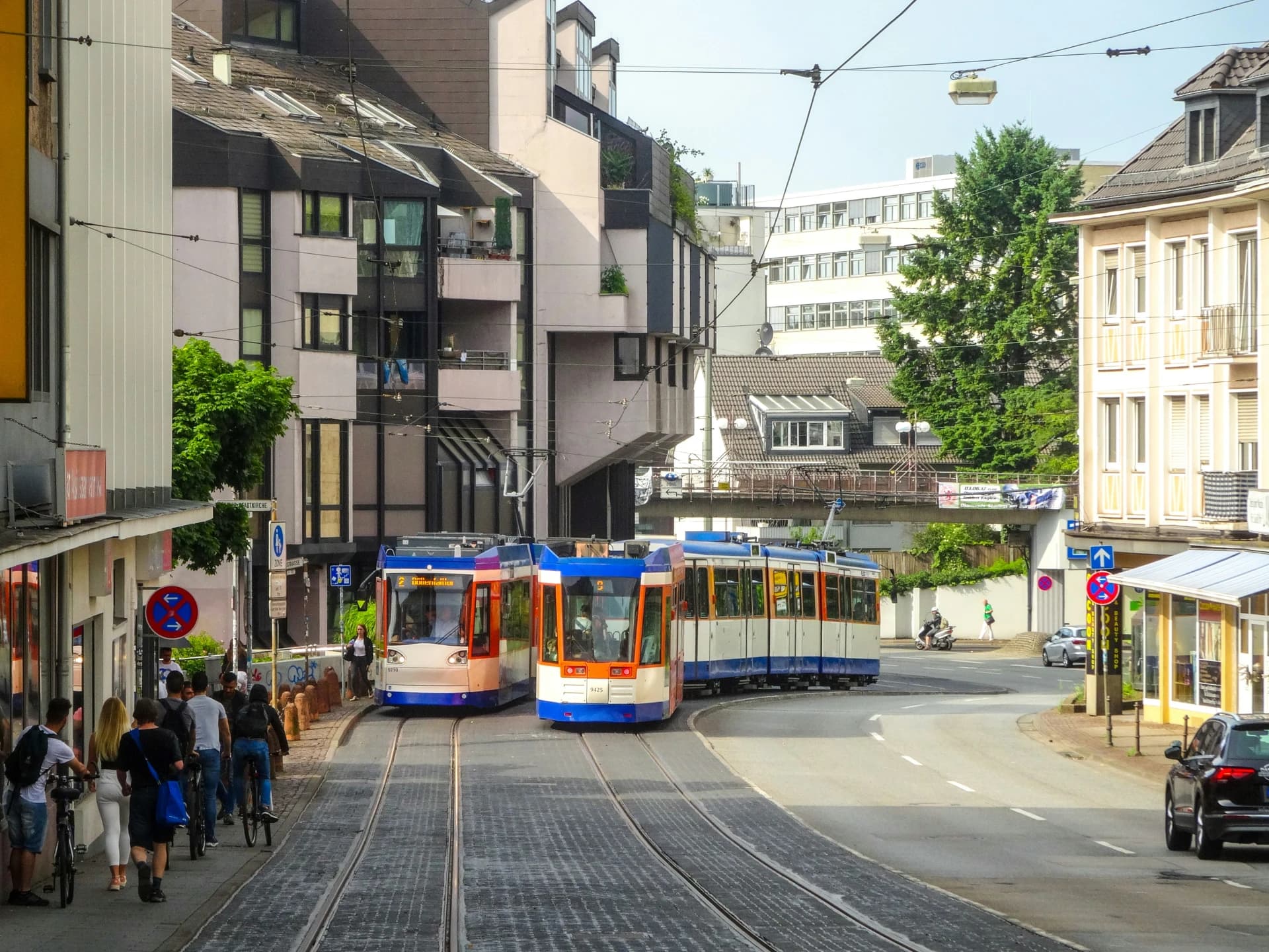 Straßenbahnen in der Altstadt von Darmstadt