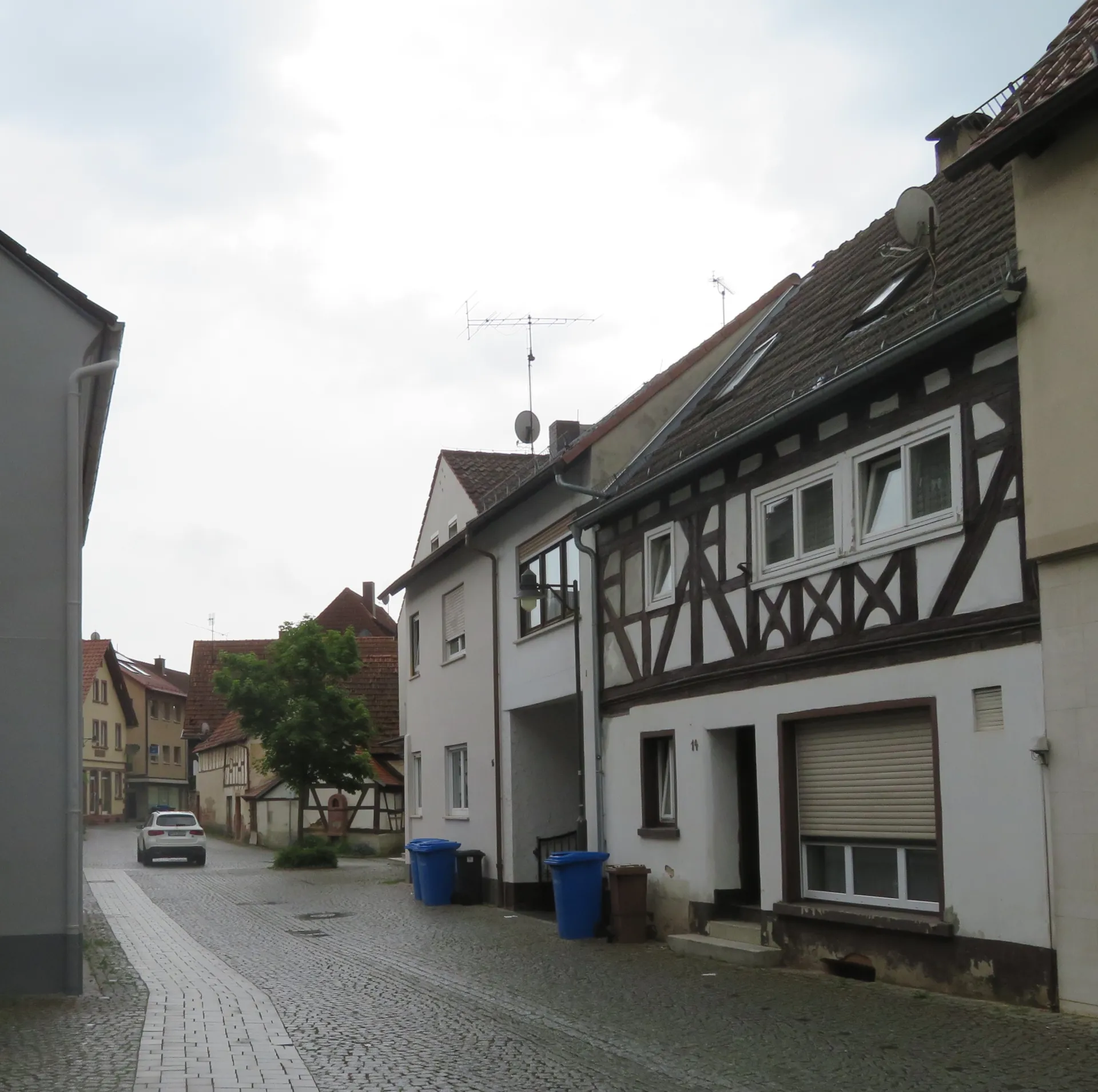 Straßenpartie mit Fachwerkhaus in Schöllkrippen