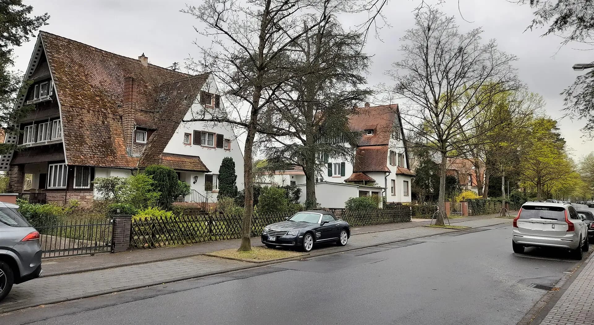 Straßenzug der Ernst-Ludwig-Allee in Dreieich-Buchschlag