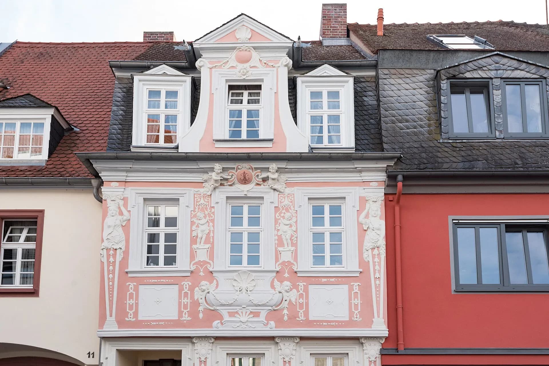 Rokokofassade in der Strickergasse in Aschaffenburg