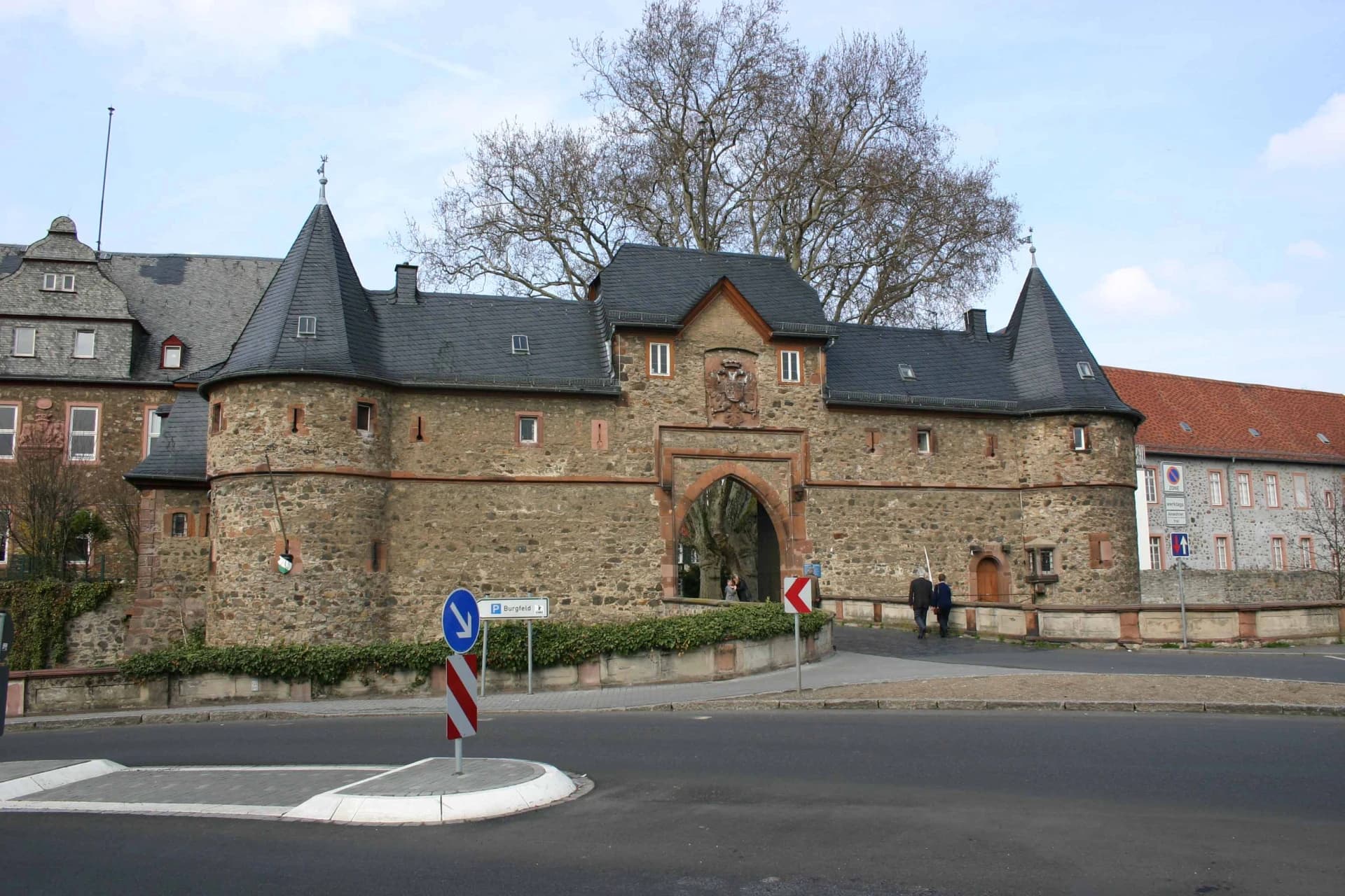 Zufahrt zum Südlichen Burgtor der Burg Friedberg in Friedberg (Hessen)