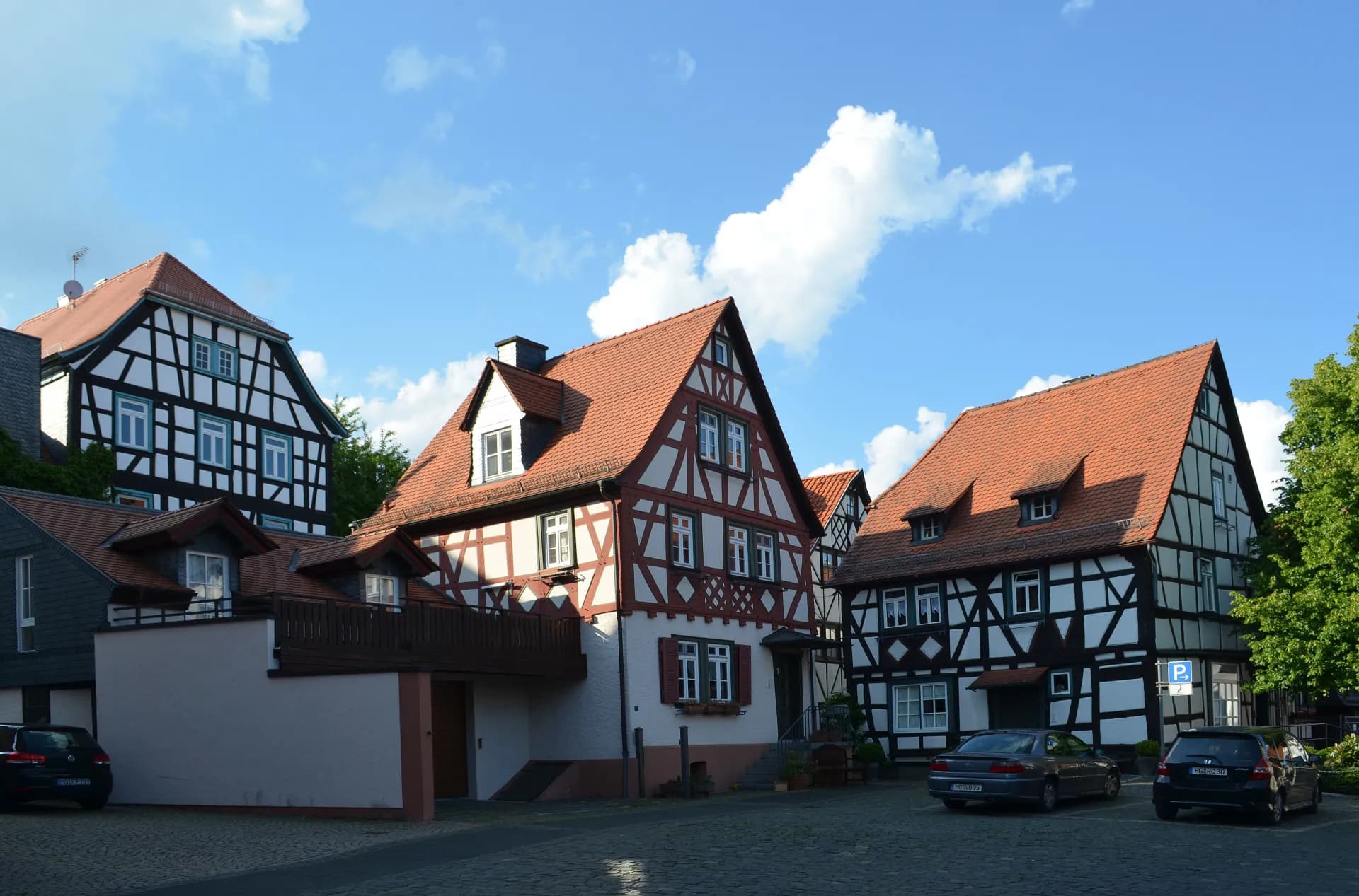 Straßenzug der Tanzhausstraße in Kronberg im Taunus