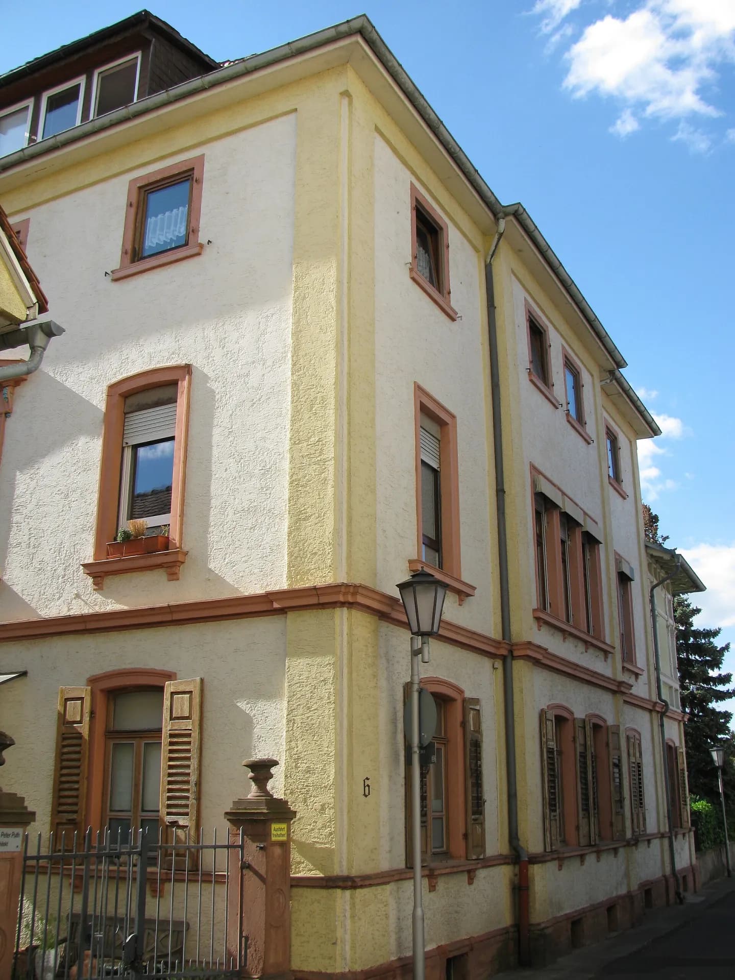 Eckhaus in der Taubengasse in Hanau-Großauheim