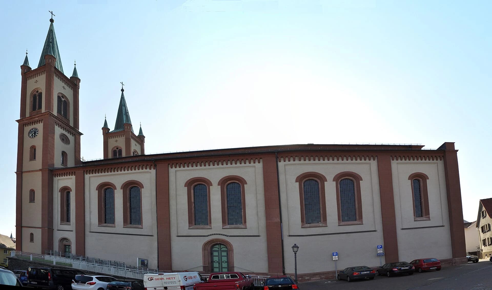 Längsseite des Taunusdoms in Bad Homburg-Kirdorf