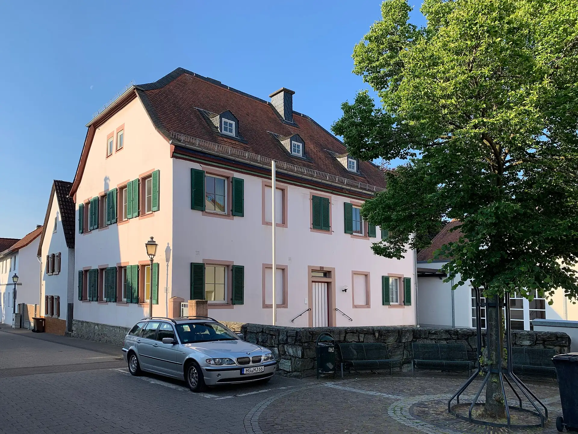 Straßenzug in der Taunusstraße in Schwalbach am Taunus