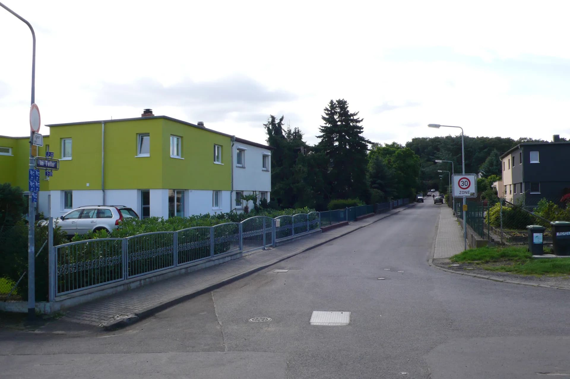 Straßenzug der Tellersiedlung in Frankfurt-Oberrad