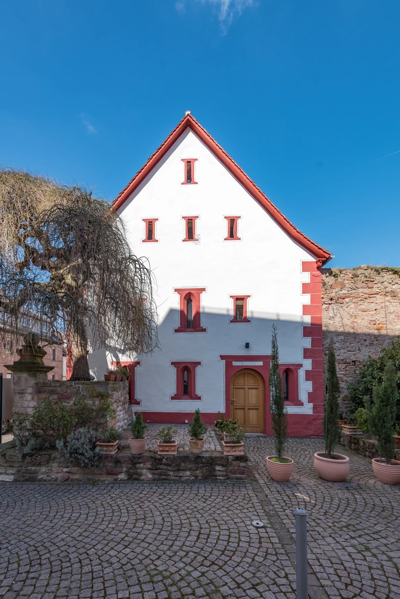 Giebelseite des Templerhauses in Kleinwallstadt