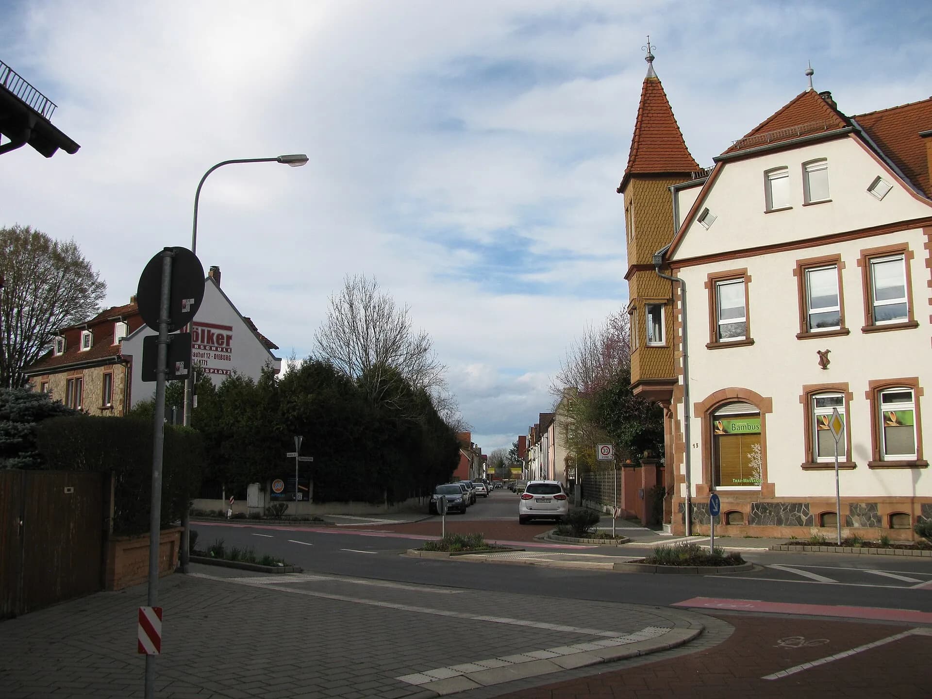 Straßenkreuzung an der Theobaldstraße in Dieburg