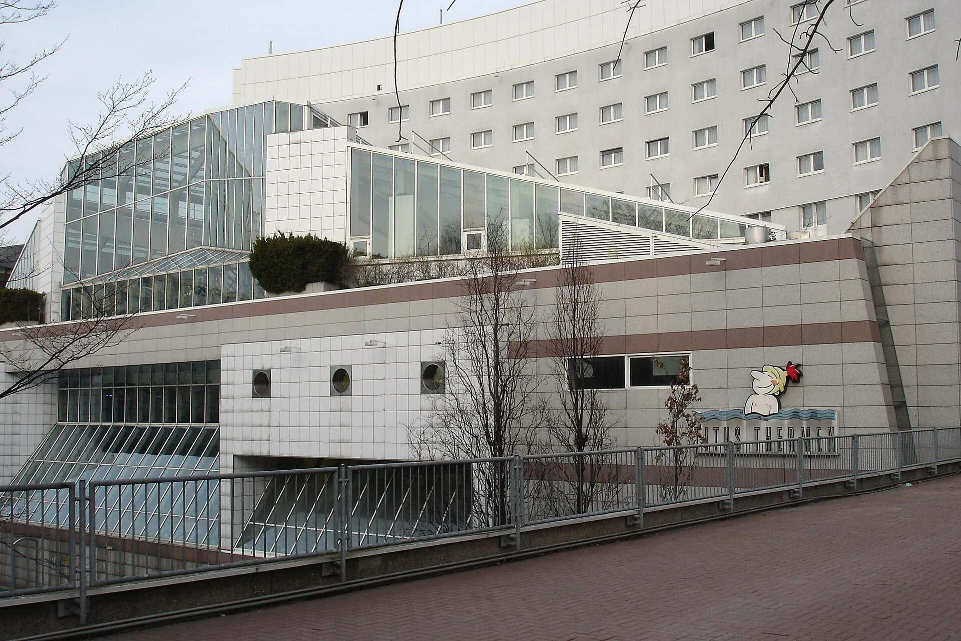 Titus-Thermen am Nordwestzentrum in Frankfurt Heddernheim