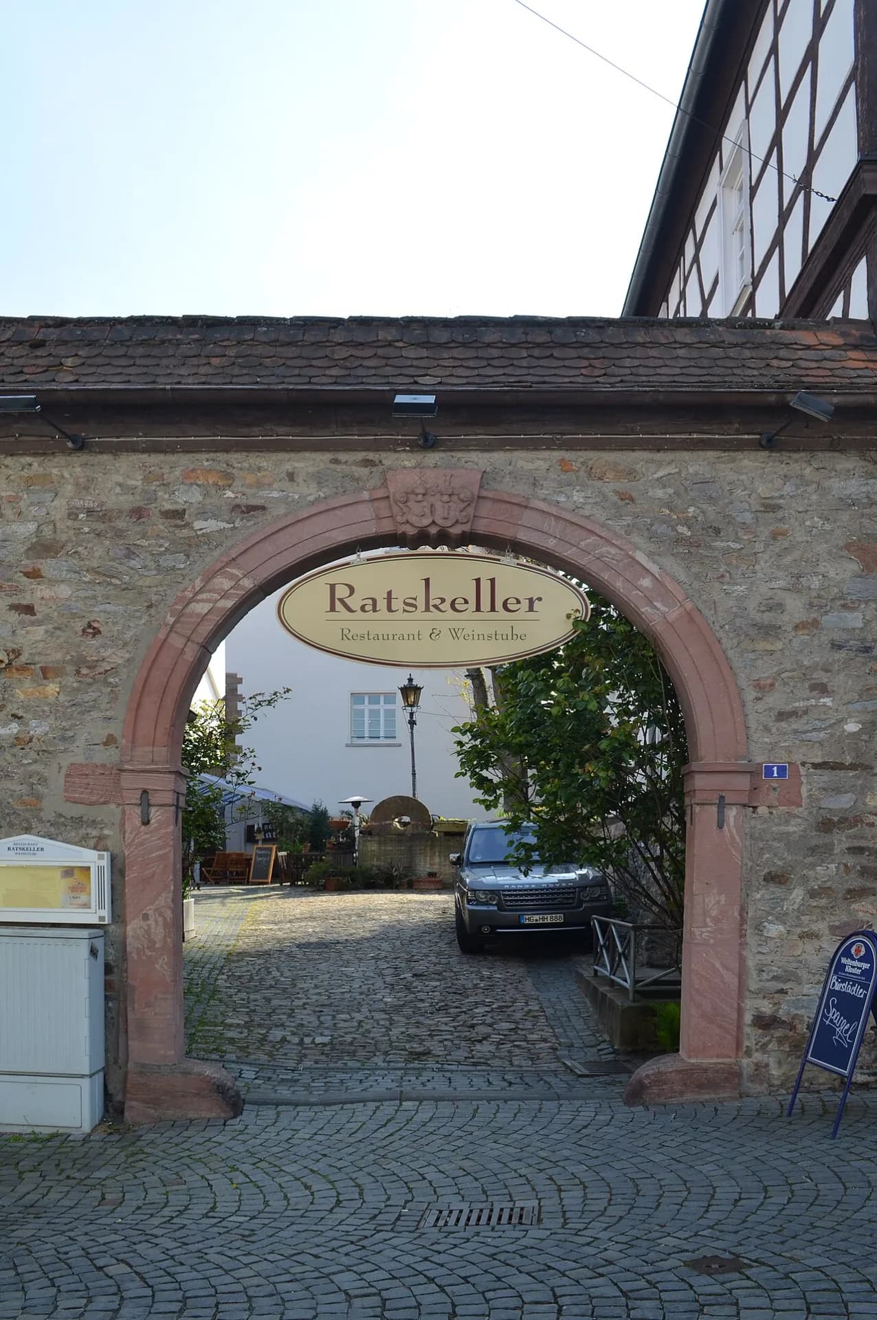 Torbogen am Marktplatz in Oberursel (Taunus)