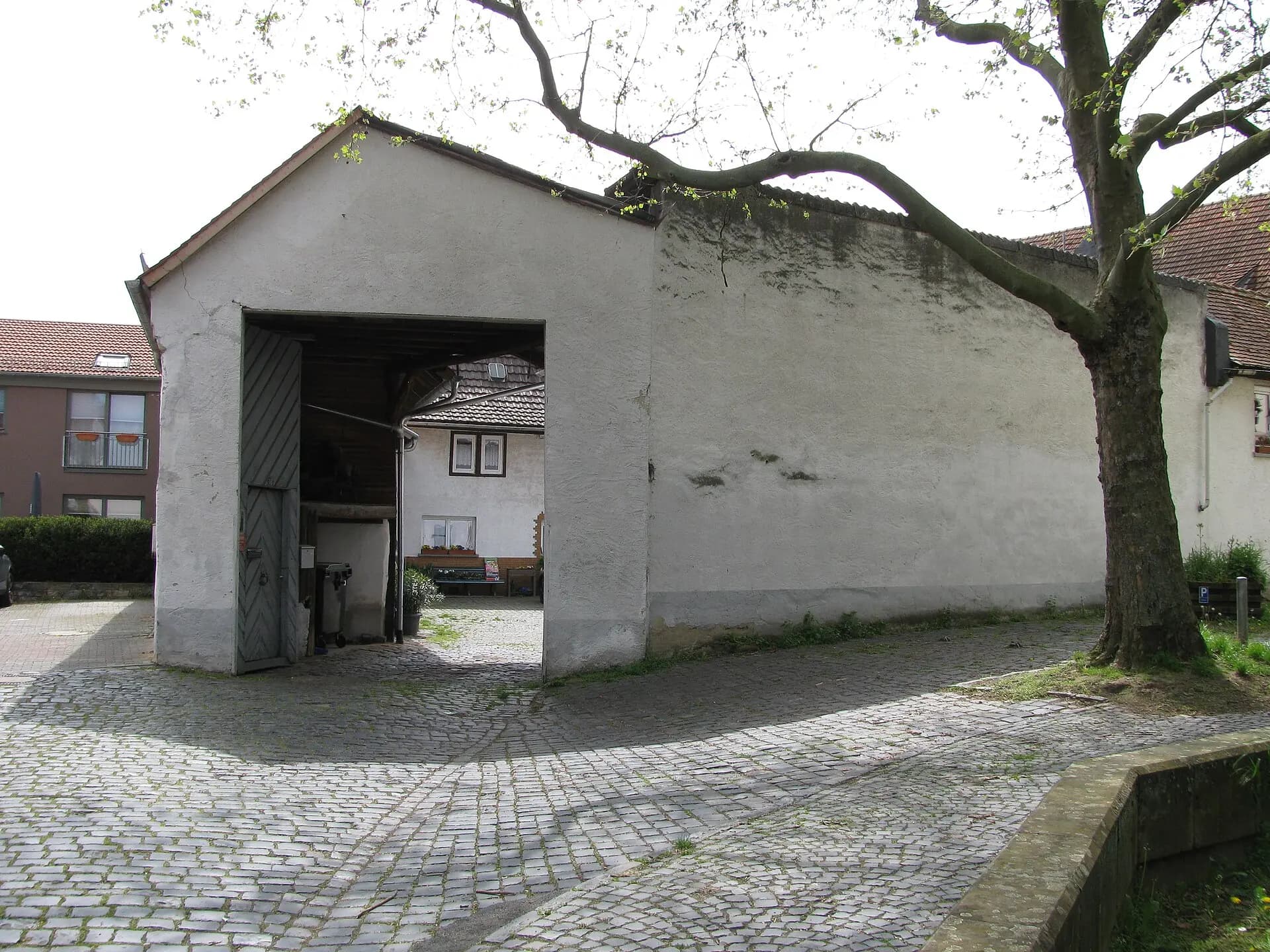 Torbogen der Hofanlage Wagengasse 10 in Frankfurt-Unterliederbach
