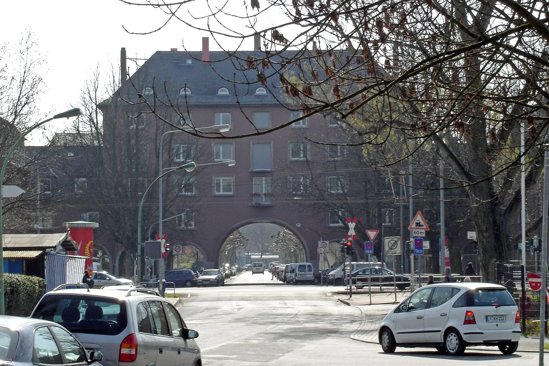 Durchfahrt des Torhauses in Frankfurt Riederwald