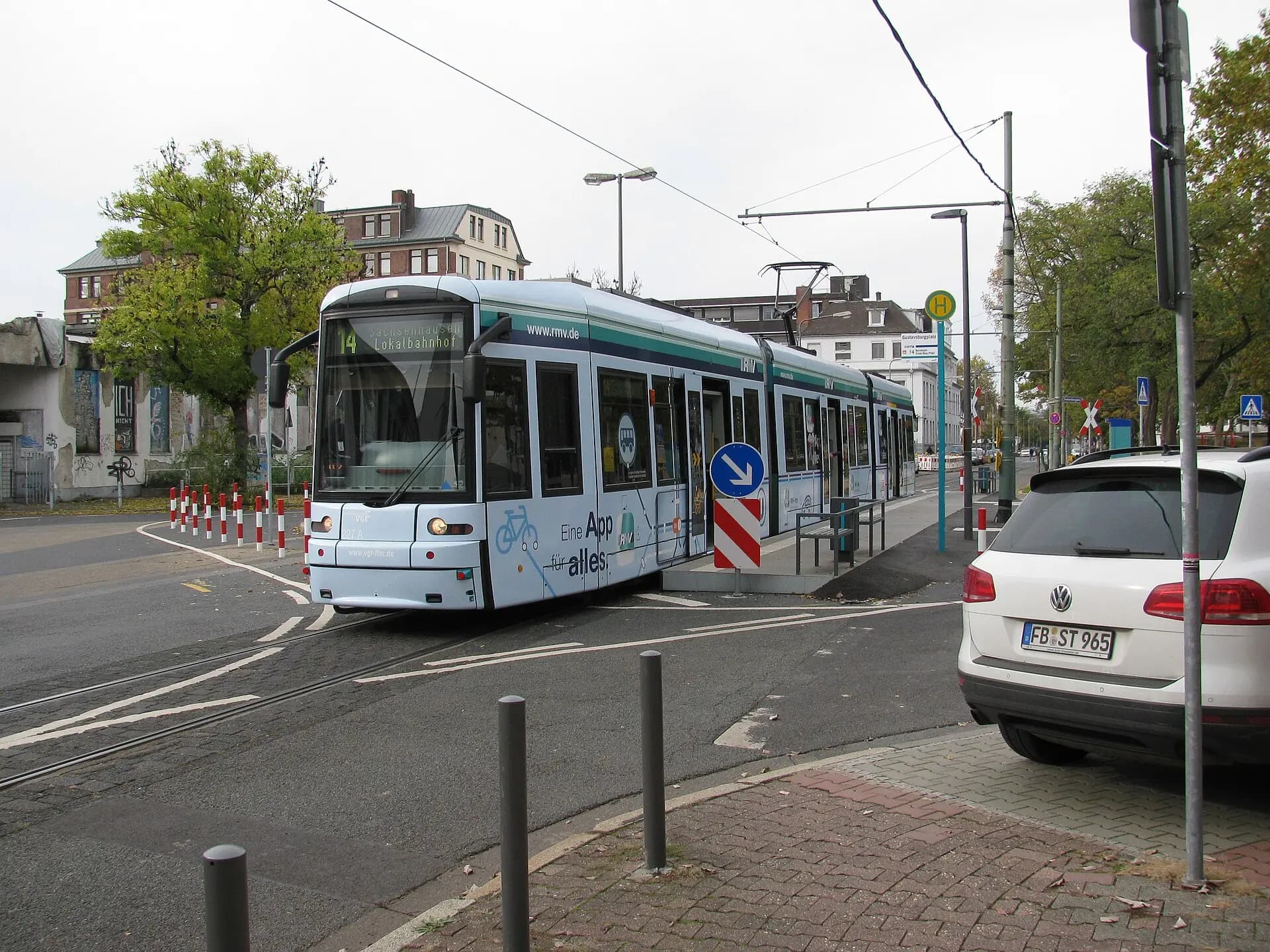 Straßenbahnhaltestelle Gustavsburgplatz im Frankfurter Gallus