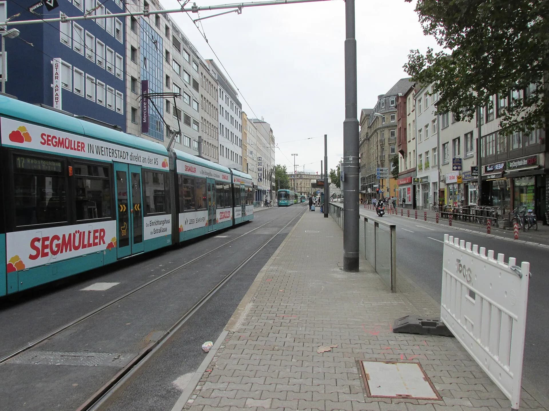 Straßenbahnhaltestelle Platz der Republik im Frankfurter Gallus
