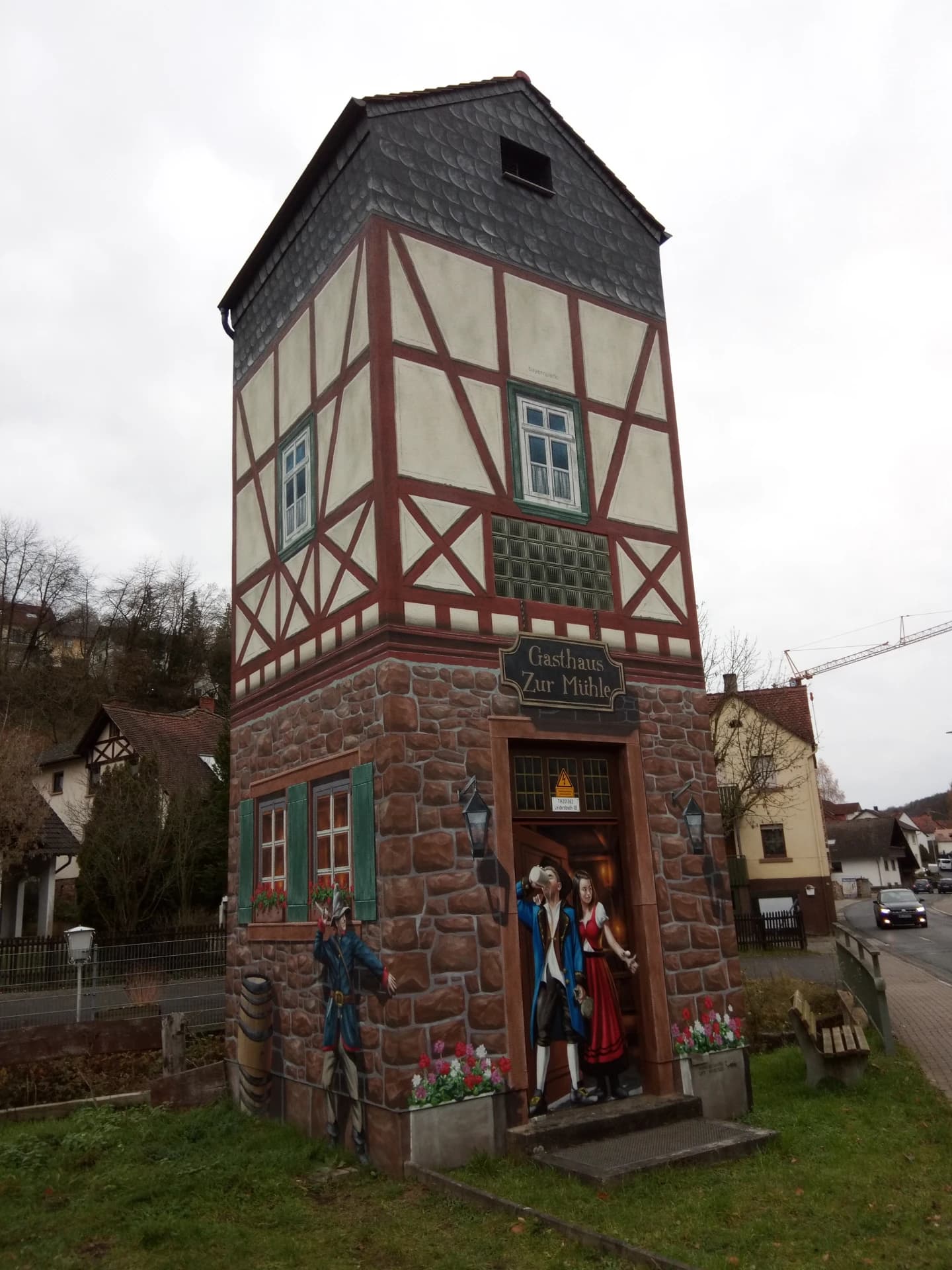 Bemalte Transformatorenstation in Leidersbach