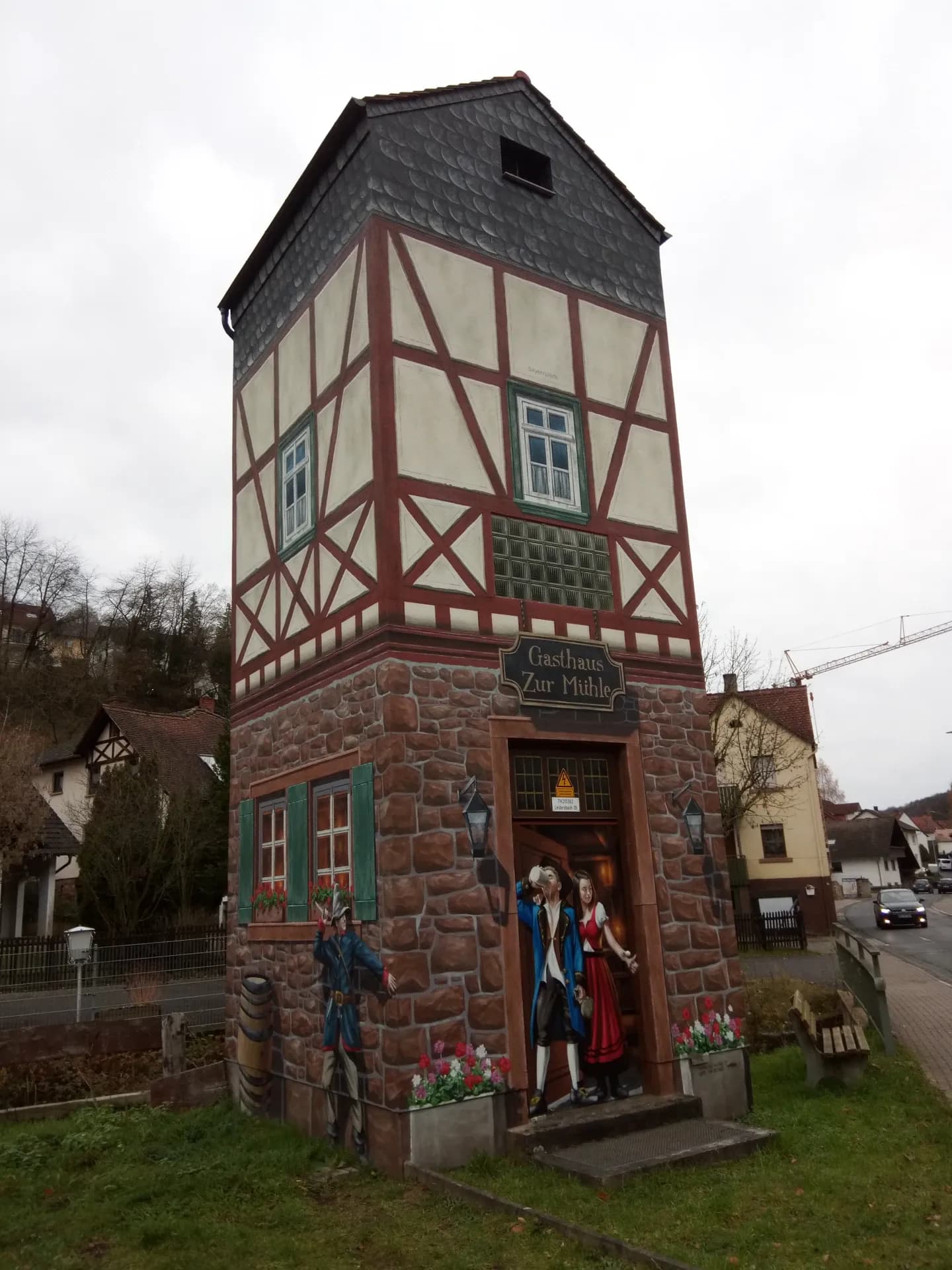 Bemalte Transformatorenstation in Leidersbach